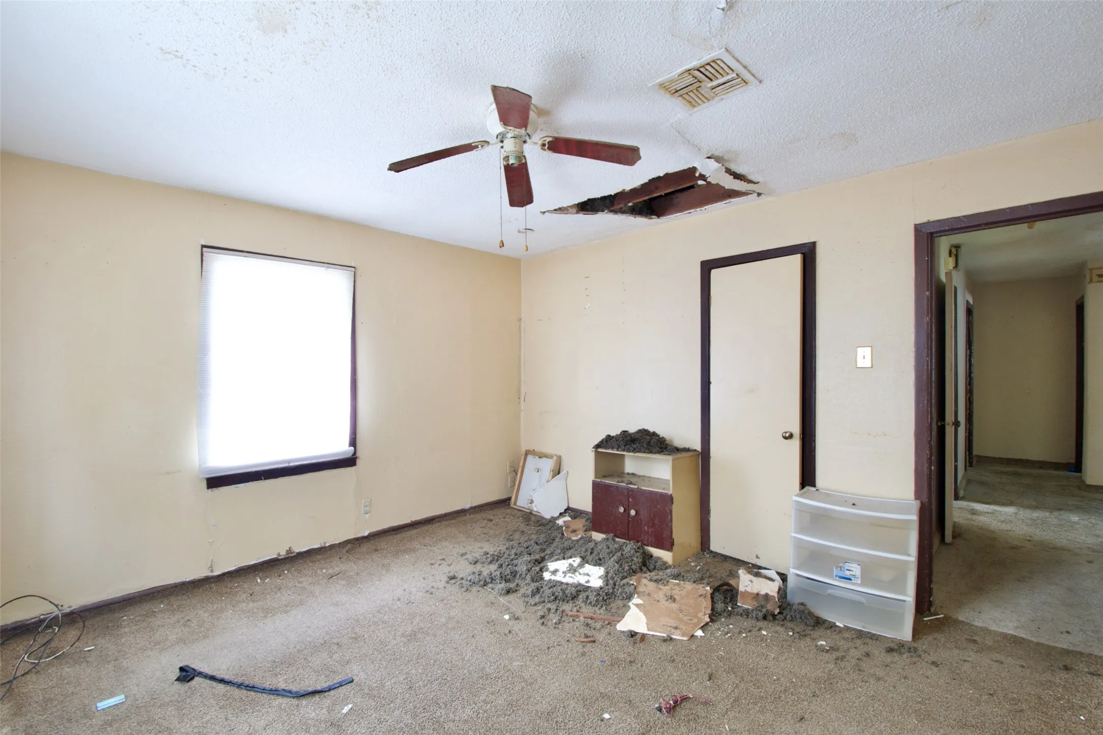 Single Family Residence For Sale in Mc Lennan County , 600 Hatton Street, Waco, Texas 76704, 3 Bedrooms, 1 Bathroom, Garage spaces, 1,484 Sqft, built in 1957, Price $84,999, mls#21320780, Real Estate Agent in Waco, Homes For Sale in Mc Lennan county, Homes For Sale in Waco, Realtor in Waco Texas, Real Estate Brokerage Independent Realty Texas, Luminita Cordes Realtor