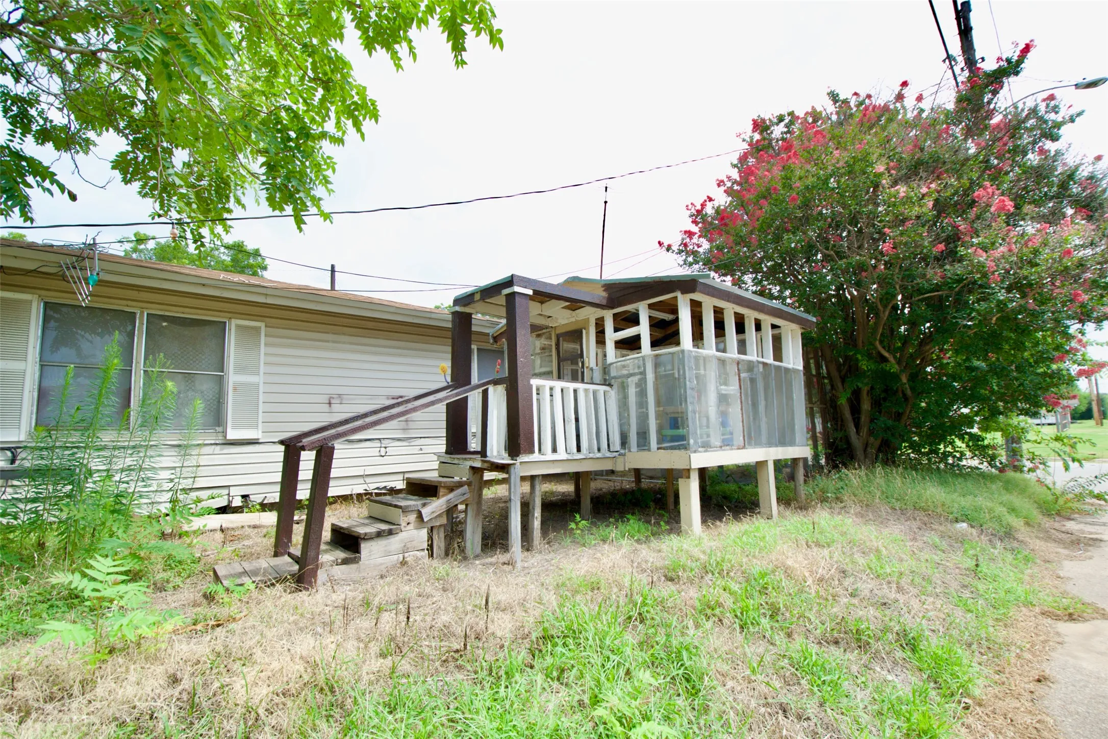 Single Family Residence For Sale in Mc Lennan County , 600 Hatton Street, Waco, Texas 76704, 3 Bedrooms, 1 Bathroom, Garage spaces, 1,484 Sqft, built in 1957, Price $84,999, mls#21320780, Real Estate Agent in Waco, Homes For Sale in Mc Lennan county, Homes For Sale in Waco, Realtor in Waco Texas, Real Estate Brokerage Independent Realty Texas, Luminita Cordes Realtor