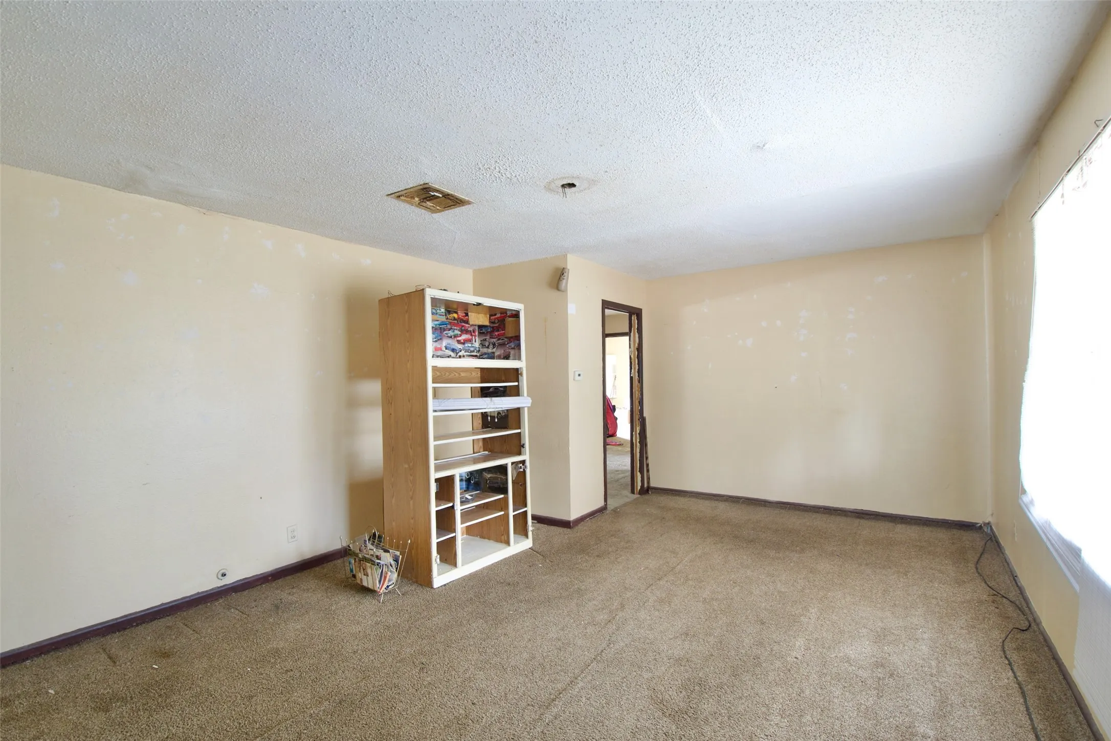 Single Family Residence For Sale in Mc Lennan County , 600 Hatton Street, Waco, Texas 76704, 3 Bedrooms, 1 Bathroom, Garage spaces, 1,484 Sqft, built in 1957, Price $84,999, mls#21320780, Real Estate Agent in Waco, Homes For Sale in Mc Lennan county, Homes For Sale in Waco, Realtor in Waco Texas, Real Estate Brokerage Independent Realty Texas, Luminita Cordes Realtor