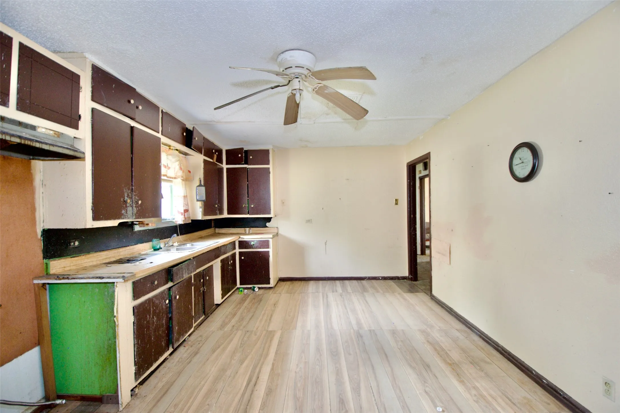 Single Family Residence For Sale in Mc Lennan County , 600 Hatton Street, Waco, Texas 76704, 3 Bedrooms, 1 Bathroom, Garage spaces, 1,484 Sqft, built in 1957, Price $84,999, mls#21320780, Real Estate Agent in Waco, Homes For Sale in Mc Lennan county, Homes For Sale in Waco, Realtor in Waco Texas, Real Estate Brokerage Independent Realty Texas, Luminita Cordes Realtor