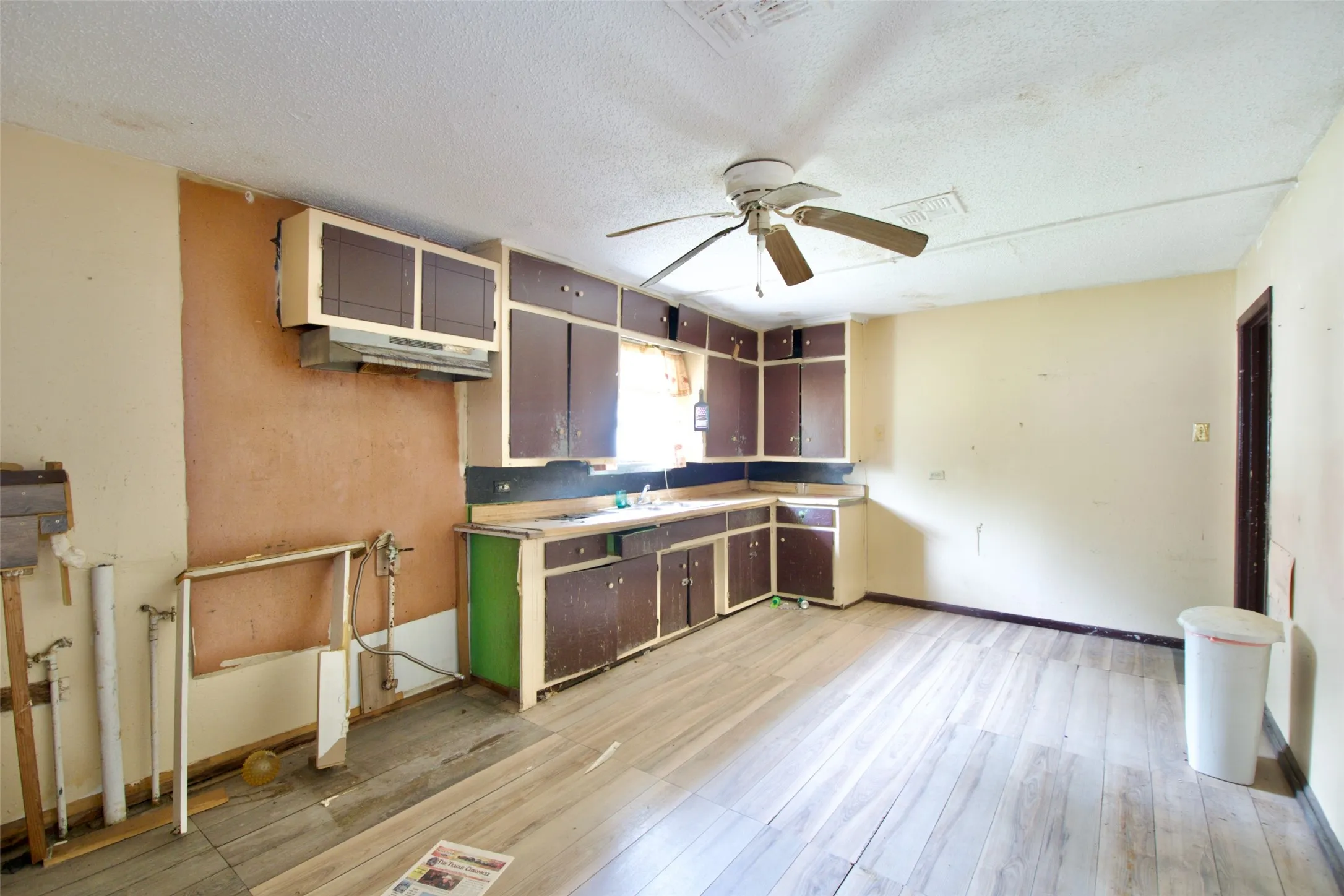 Single Family Residence For Sale in Mc Lennan County , 600 Hatton Street, Waco, Texas 76704, 3 Bedrooms, 1 Bathroom, Garage spaces, 1,484 Sqft, built in 1957, Price $84,999, mls#21320780, Real Estate Agent in Waco, Homes For Sale in Mc Lennan county, Homes For Sale in Waco, Realtor in Waco Texas, Real Estate Brokerage Independent Realty Texas, Luminita Cordes Realtor
