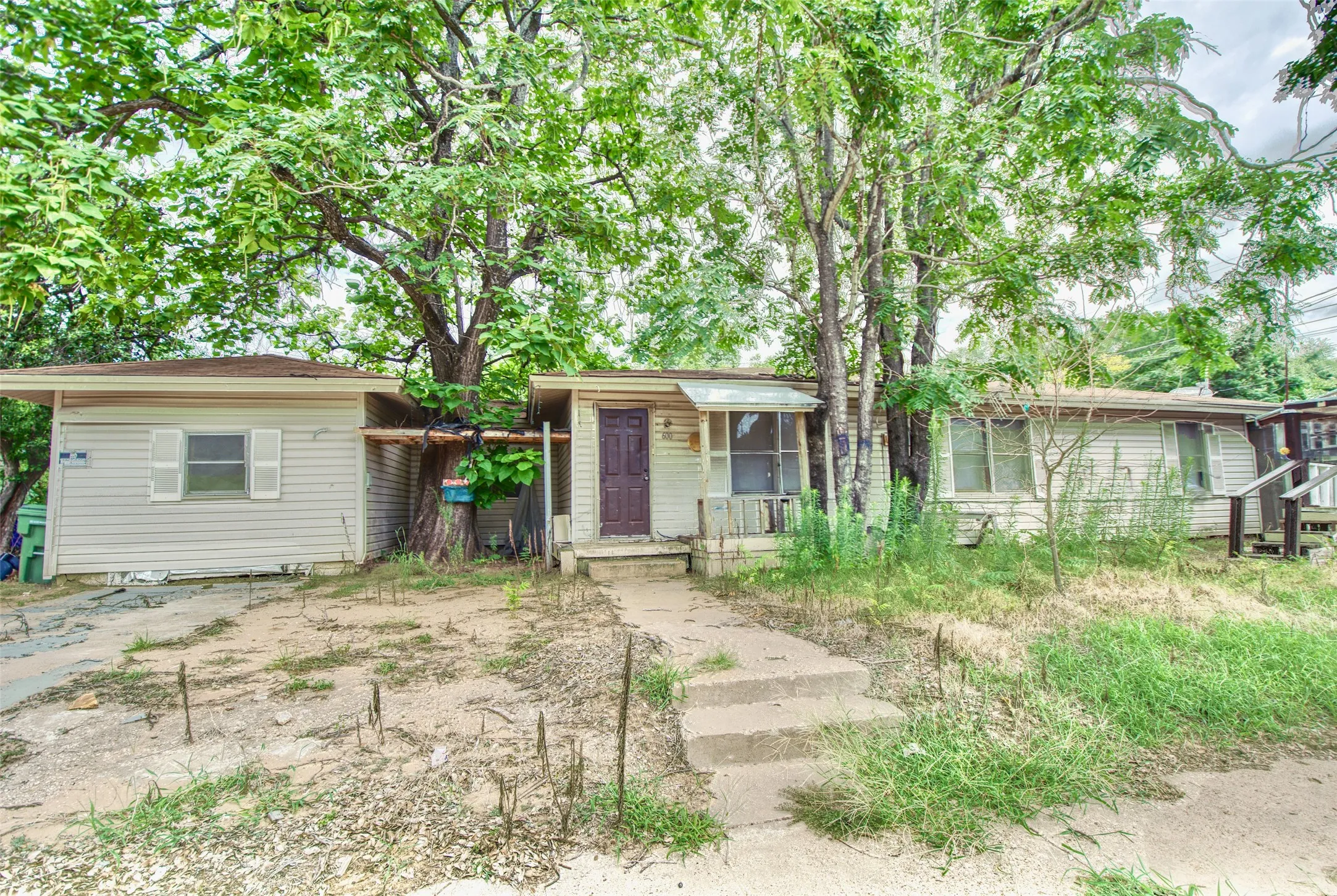 Single Family Residence For Sale in Mc Lennan County , 600 Hatton Street, Waco, Texas 76704, 3 Bedrooms, 1 Bathroom, Garage spaces, 1,484 Sqft, built in 1957, Price $84,999, mls#21320780, Real Estate Agent in Waco, Homes For Sale in Mc Lennan county, Homes For Sale in Waco, Realtor in Waco Texas, Real Estate Brokerage Independent Realty Texas, Luminita Cordes Realtor