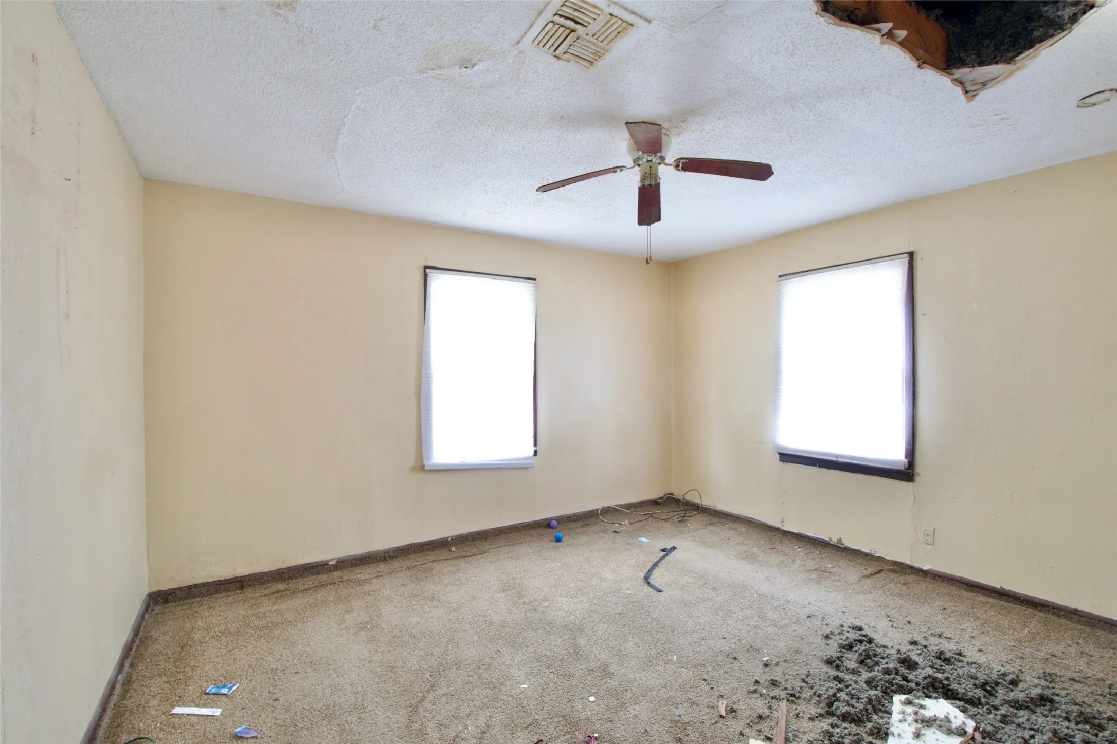 Single Family Residence For Sale in Mc Lennan County , 600 Hatton Street, Waco, Texas 76704, 3 Bedrooms, 1 Bathroom, Garage spaces, 1,484 Sqft, built in 1957, Price $84,999, mls#21320780, Real Estate Agent in Waco, Homes For Sale in Mc Lennan county, Homes For Sale in Waco, Realtor in Waco Texas, Real Estate Brokerage Independent Realty Texas, Luminita Cordes Realtor