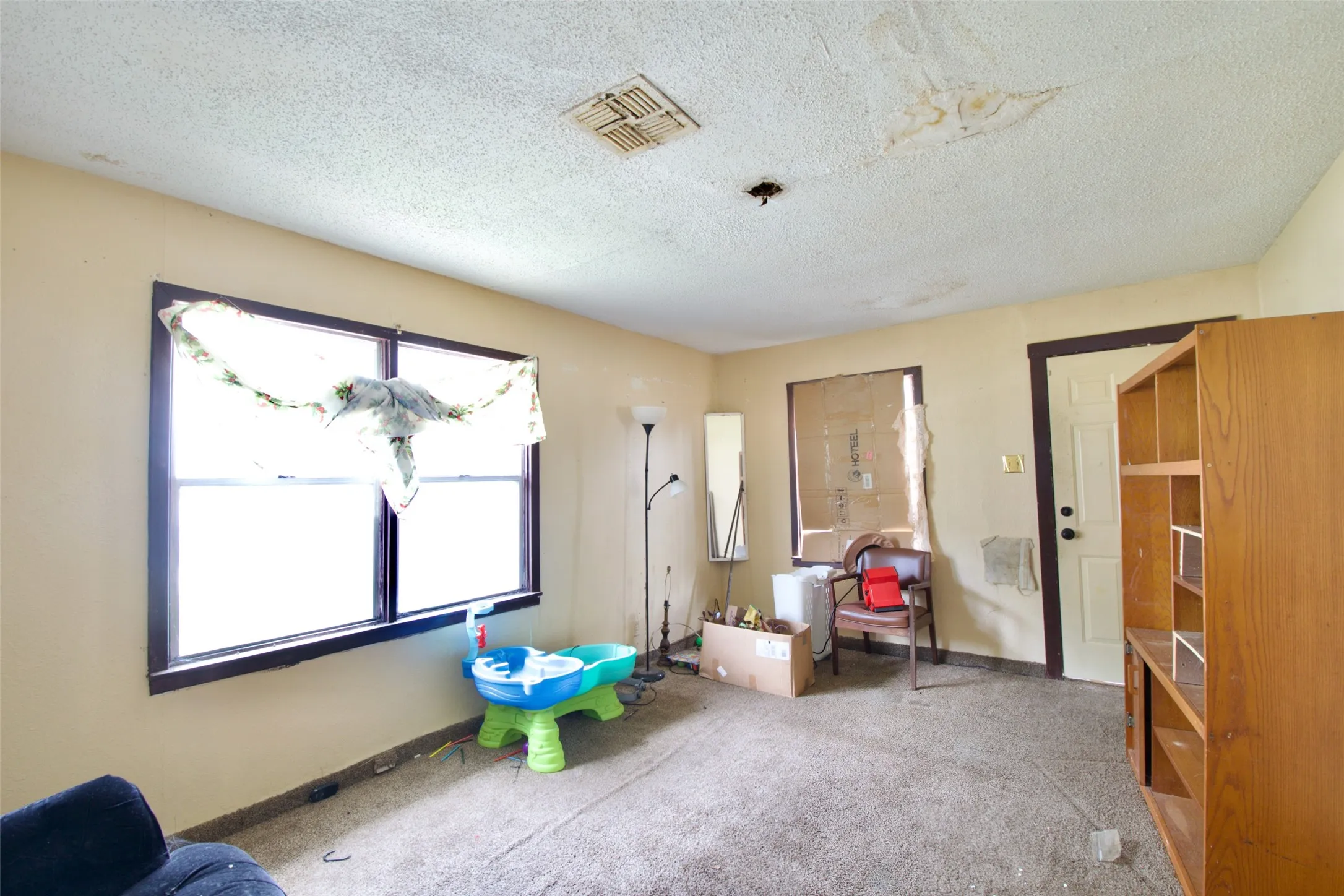Single Family Residence For Sale in Mc Lennan County , 600 Hatton Street, Waco, Texas 76704, 3 Bedrooms, 1 Bathroom, Garage spaces, 1,484 Sqft, built in 1957, Price $84,999, mls#21320780, Real Estate Agent in Waco, Homes For Sale in Mc Lennan county, Homes For Sale in Waco, Realtor in Waco Texas, Real Estate Brokerage Independent Realty Texas, Luminita Cordes Realtor