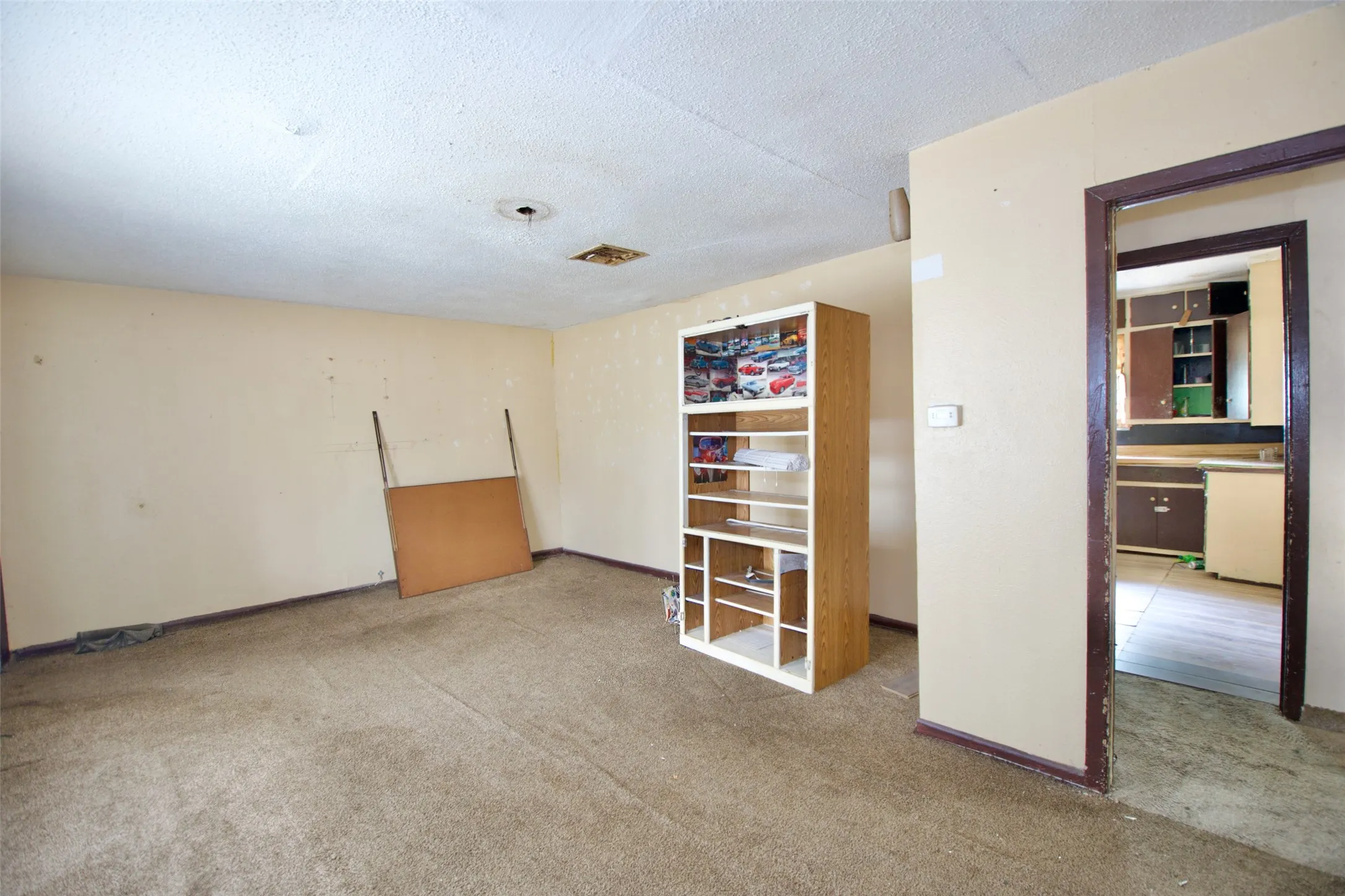 Single Family Residence For Sale in Mc Lennan County , 600 Hatton Street, Waco, Texas 76704, 3 Bedrooms, 1 Bathroom, Garage spaces, 1,484 Sqft, built in 1957, Price $84,999, mls#21320780, Real Estate Agent in Waco, Homes For Sale in Mc Lennan county, Homes For Sale in Waco, Realtor in Waco Texas, Real Estate Brokerage Independent Realty Texas, Luminita Cordes Realtor