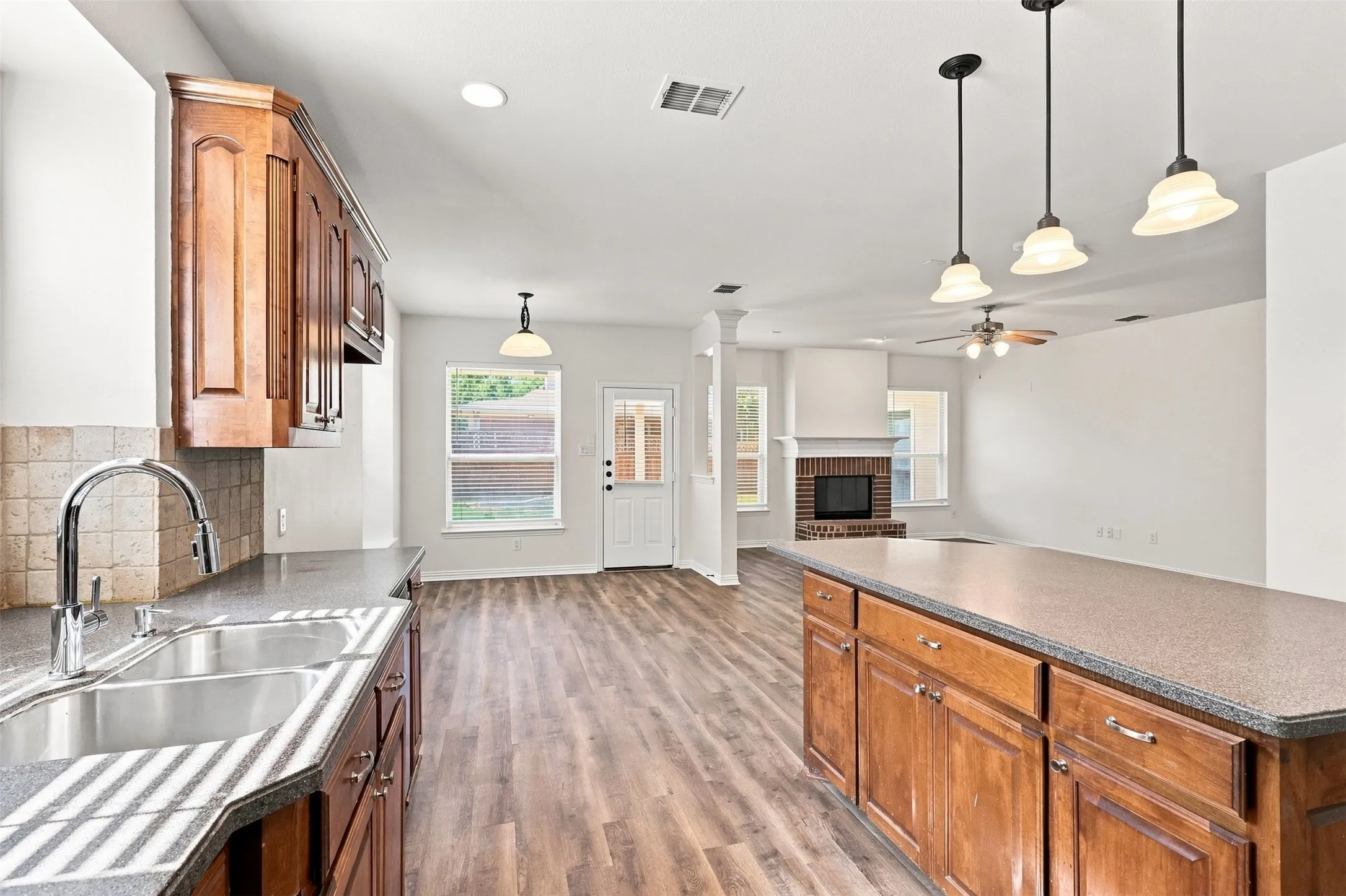 Single Family Residence For Rent in Denton County , 3403 Oakleigh Lane, Frisco, Texas 75033, 5 Bedroom, 4 Bathroom, 2 Garage spaces, 2,980 Sqft, built in 2005, mls#21323972, Real Estate Agent in Frisco, Homes For Rent in Denton county, Homes For Rent in Frisco, Realtor in Frisco Texas, Real Estate Brokerage Independent Realty Texas, Luminita Cordes Realtor