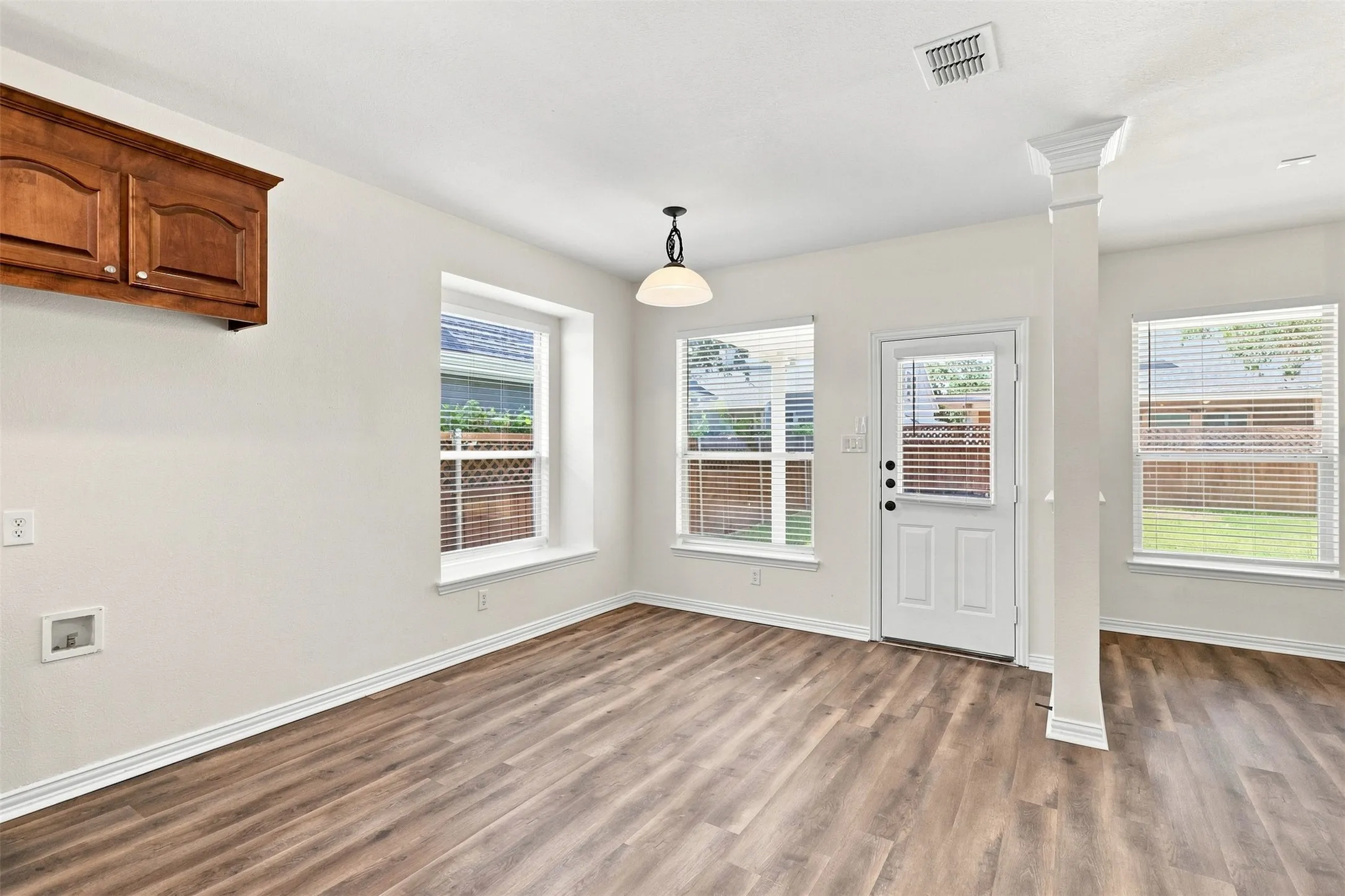 Single Family Residence For Rent in Denton County , 3403 Oakleigh Lane, Frisco, Texas 75033, 5 Bedroom, 4 Bathroom, 2 Garage spaces, 2,980 Sqft, built in 2005, mls#21323972, Real Estate Agent in Frisco, Homes For Rent in Denton county, Homes For Rent in Frisco, Realtor in Frisco Texas, Real Estate Brokerage Independent Realty Texas, Luminita Cordes Realtor