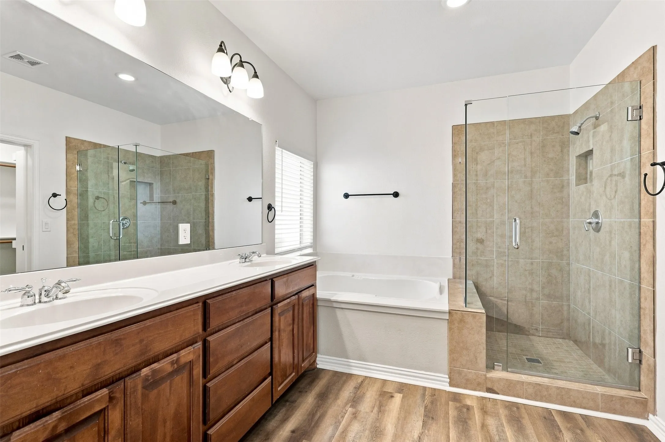 Single Family Residence For Rent in Denton County , 3403 Oakleigh Lane, Frisco, Texas 75033, 5 Bedroom, 4 Bathroom, 2 Garage spaces, 2,980 Sqft, built in 2005, mls#21323972, Real Estate Agent in Frisco, Homes For Rent in Denton county, Homes For Rent in Frisco, Realtor in Frisco Texas, Real Estate Brokerage Independent Realty Texas, Luminita Cordes Realtor