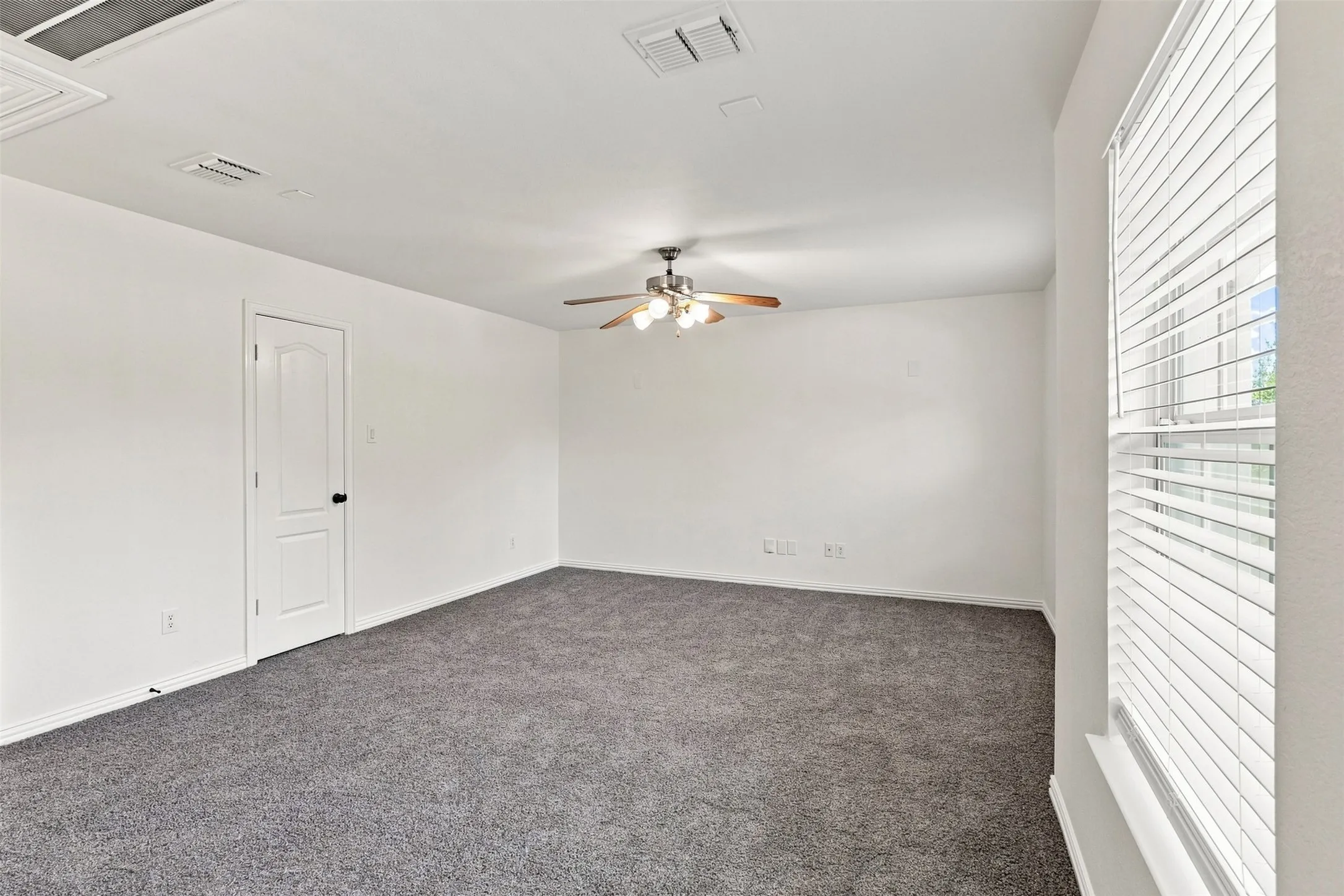 Single Family Residence For Rent in Denton County , 3403 Oakleigh Lane, Frisco, Texas 75033, 5 Bedroom, 4 Bathroom, 2 Garage spaces, 2,980 Sqft, built in 2005, mls#21323972, Real Estate Agent in Frisco, Homes For Rent in Denton county, Homes For Rent in Frisco, Realtor in Frisco Texas, Real Estate Brokerage Independent Realty Texas, Luminita Cordes Realtor