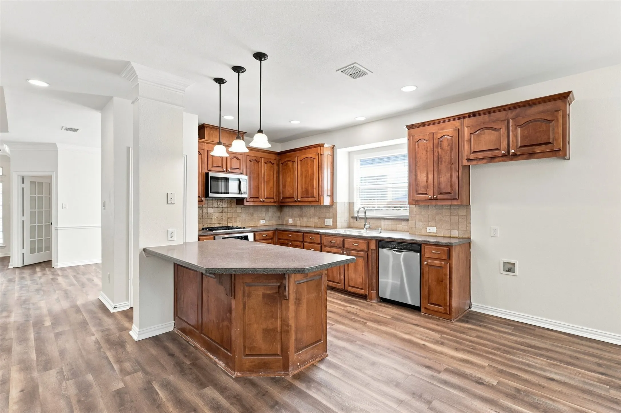 Single Family Residence For Rent in Denton County , 3403 Oakleigh Lane, Frisco, Texas 75033, 5 Bedroom, 4 Bathroom, 2 Garage spaces, 2,980 Sqft, built in 2005, mls#21323972, Real Estate Agent in Frisco, Homes For Rent in Denton county, Homes For Rent in Frisco, Realtor in Frisco Texas, Real Estate Brokerage Independent Realty Texas, Luminita Cordes Realtor