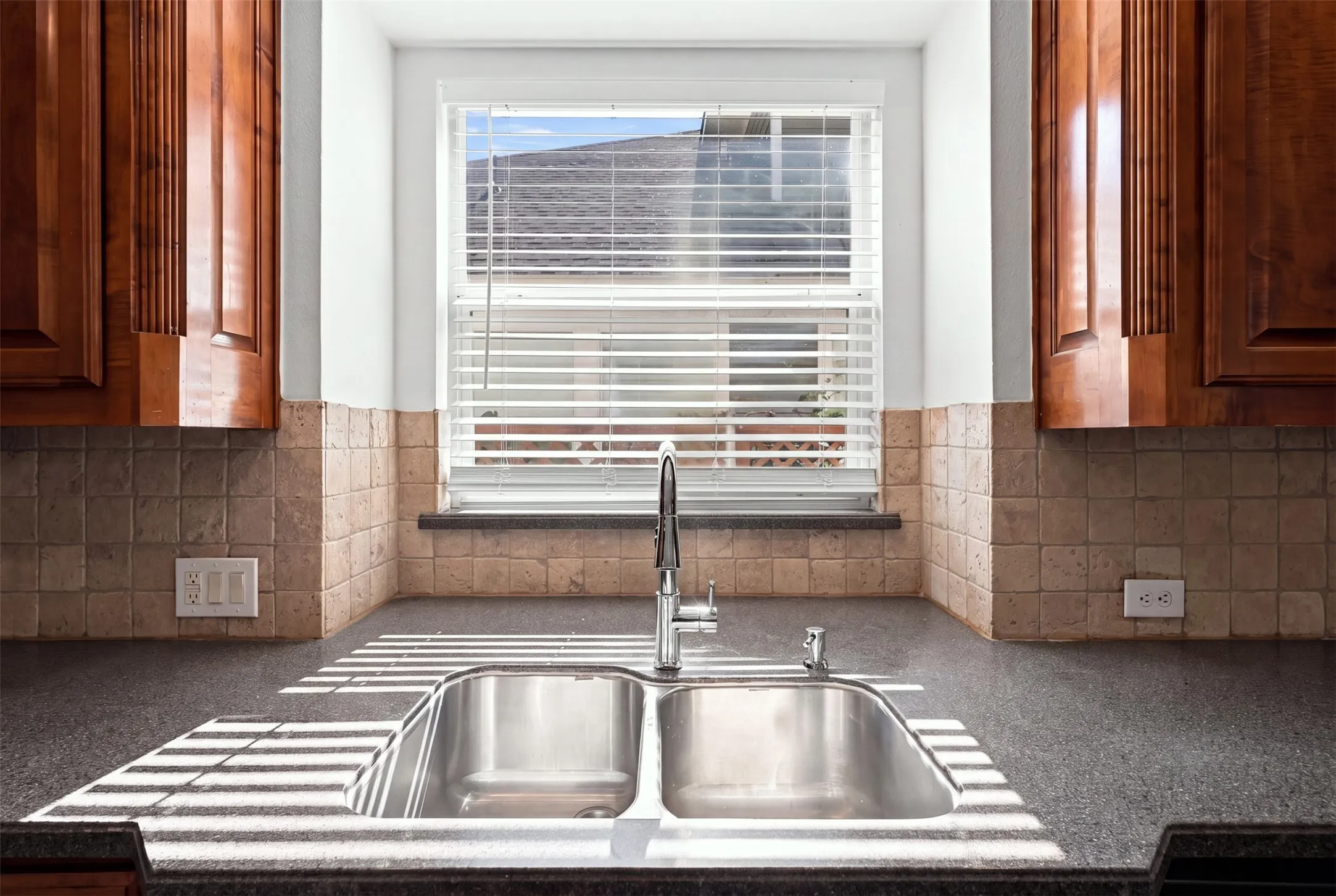 Single Family Residence For Rent in Denton County , 3403 Oakleigh Lane, Frisco, Texas 75033, 5 Bedroom, 4 Bathroom, 2 Garage spaces, 2,980 Sqft, built in 2005, mls#21323972, Real Estate Agent in Frisco, Homes For Rent in Denton county, Homes For Rent in Frisco, Realtor in Frisco Texas, Real Estate Brokerage Independent Realty Texas, Luminita Cordes Realtor