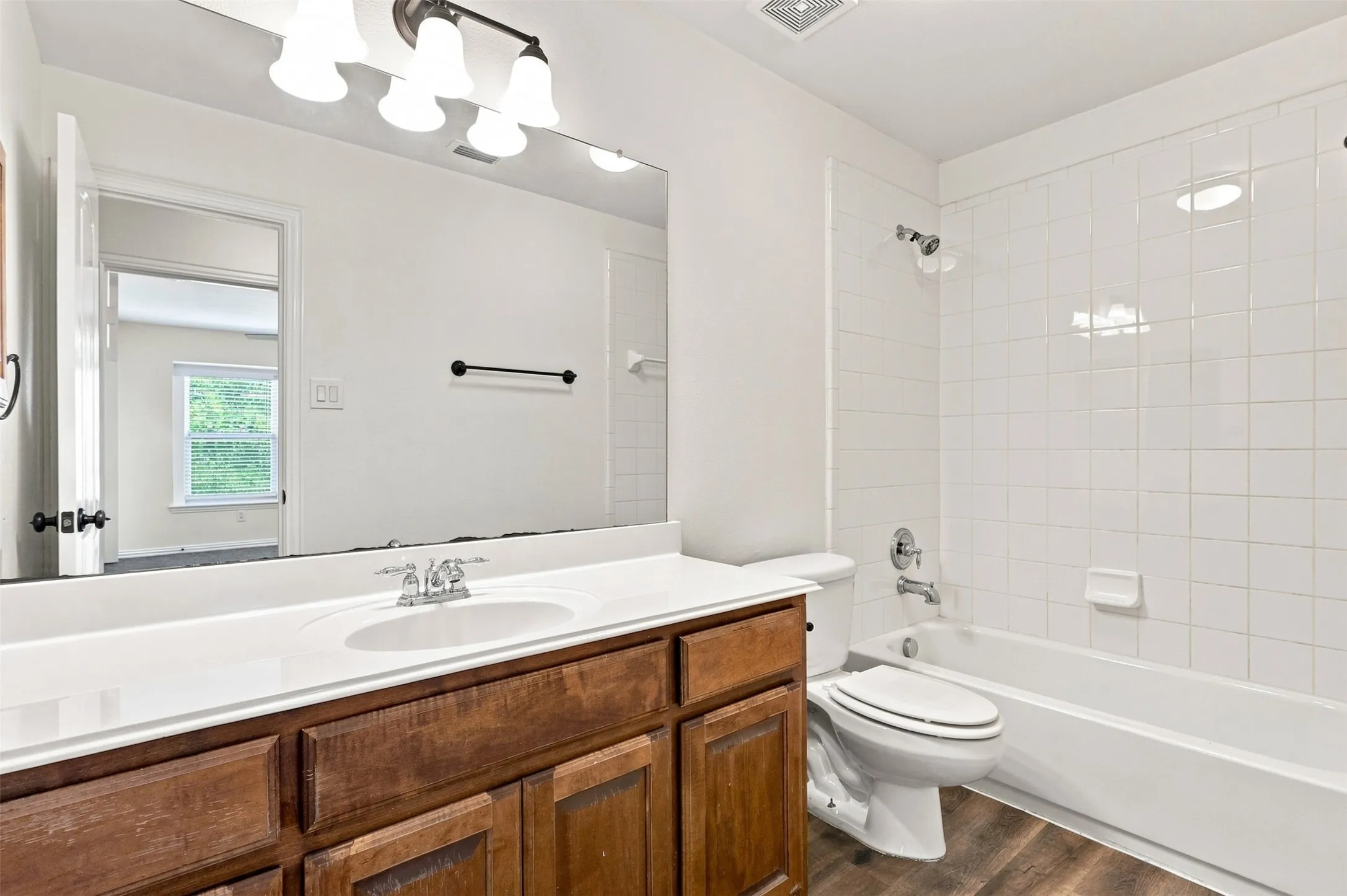 Single Family Residence For Rent in Denton County , 3403 Oakleigh Lane, Frisco, Texas 75033, 5 Bedroom, 4 Bathroom, 2 Garage spaces, 2,980 Sqft, built in 2005, mls#21323972, Real Estate Agent in Frisco, Homes For Rent in Denton county, Homes For Rent in Frisco, Realtor in Frisco Texas, Real Estate Brokerage Independent Realty Texas, Luminita Cordes Realtor