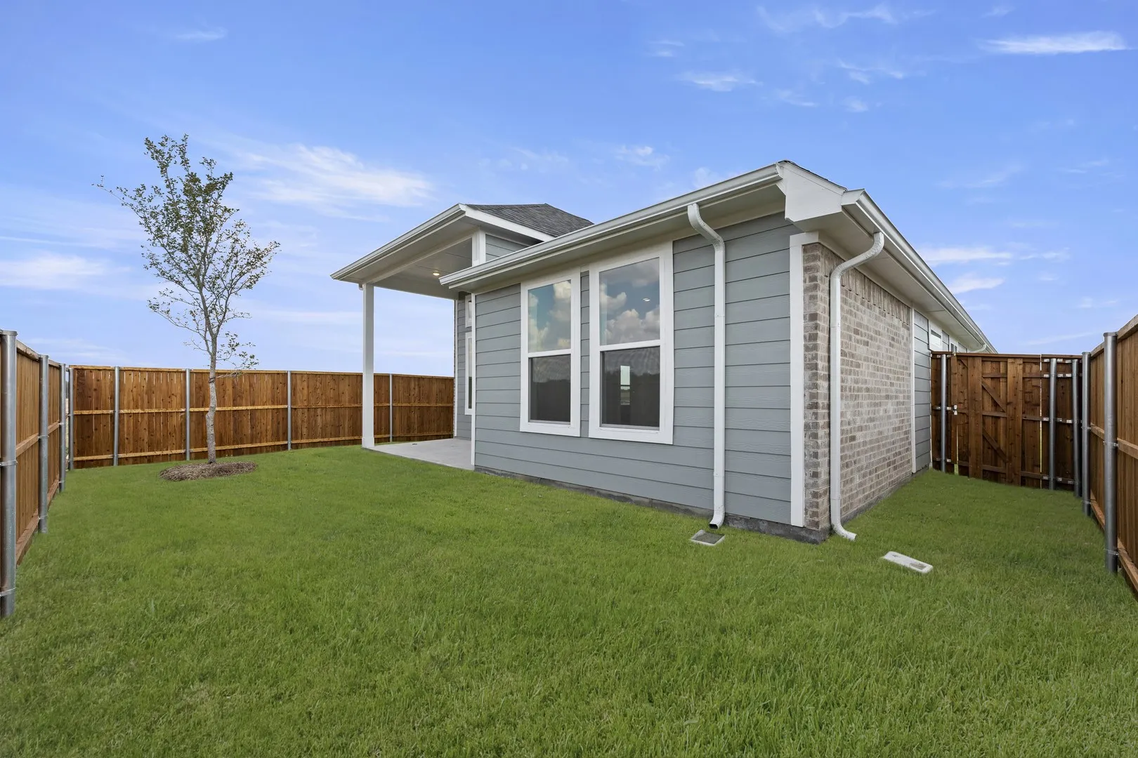 26. 3423 Fikes - Back