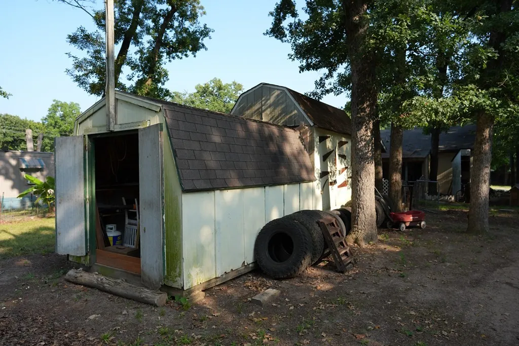 Single Family Residence For Sale in Van Zandt County , 124 W Cedar Lane, Murchison, Texas 75778, 1 Bedroom, 1 Bathroom, 2 Garage spaces, 1,056 Sqft, built in 1989, mls#21323995, Real Estate Agent in Murchison, Homes For Sale in Van Zandt county, Homes For Sale in Murchison, Realtor in Murchison Texas, Real Estate Brokerage Independent Realty Texas, Luminita Cordes Realtor