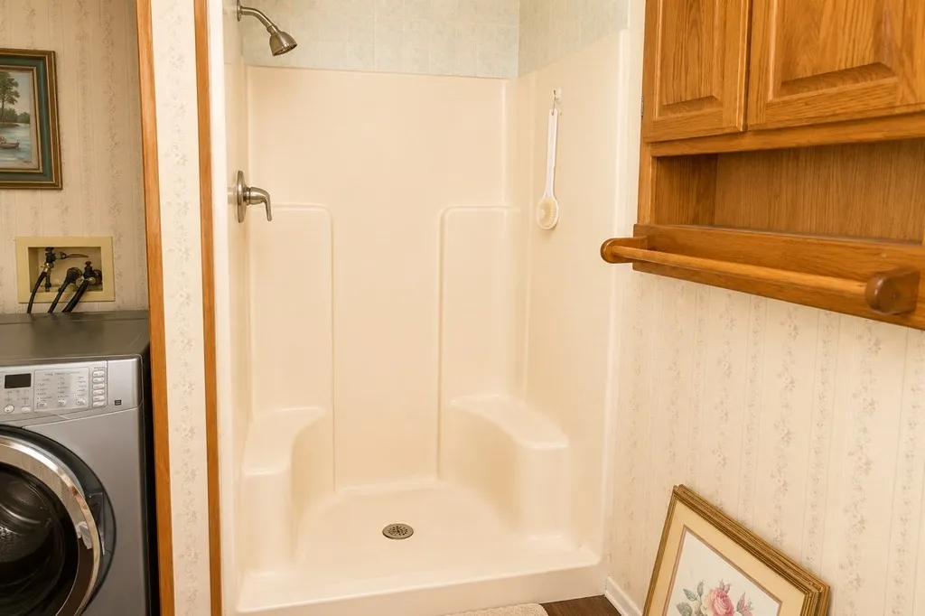 Single Family Residence For Sale in Van Zandt County , 124 W Cedar Lane, Murchison, Texas 75778, 1 Bedroom, 1 Bathroom, 2 Garage spaces, 1,056 Sqft, built in 1989, mls#21323995, Real Estate Agent in Murchison, Homes For Sale in Van Zandt county, Homes For Sale in Murchison, Realtor in Murchison Texas, Real Estate Brokerage Independent Realty Texas, Luminita Cordes Realtor