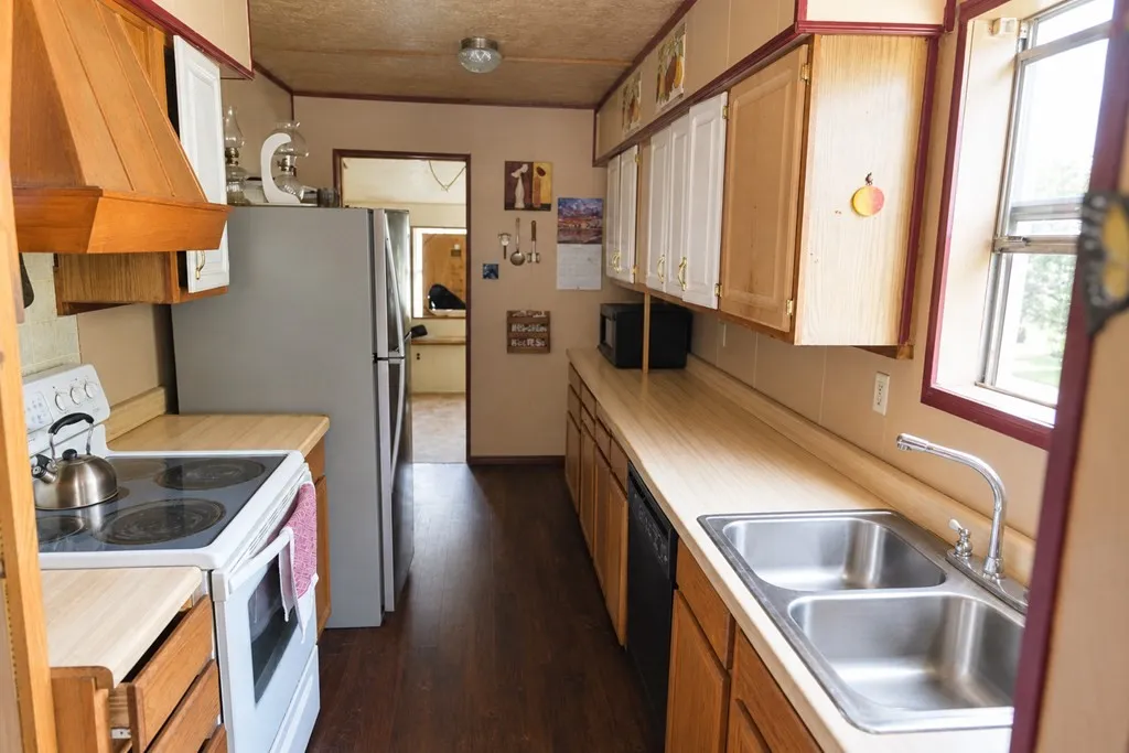 Single Family Residence For Sale in Van Zandt County , 124 W Cedar Lane, Murchison, Texas 75778, 1 Bedroom, 1 Bathroom, 2 Garage spaces, 1,056 Sqft, built in 1989, mls#21323995, Real Estate Agent in Murchison, Homes For Sale in Van Zandt county, Homes For Sale in Murchison, Realtor in Murchison Texas, Real Estate Brokerage Independent Realty Texas, Luminita Cordes Realtor