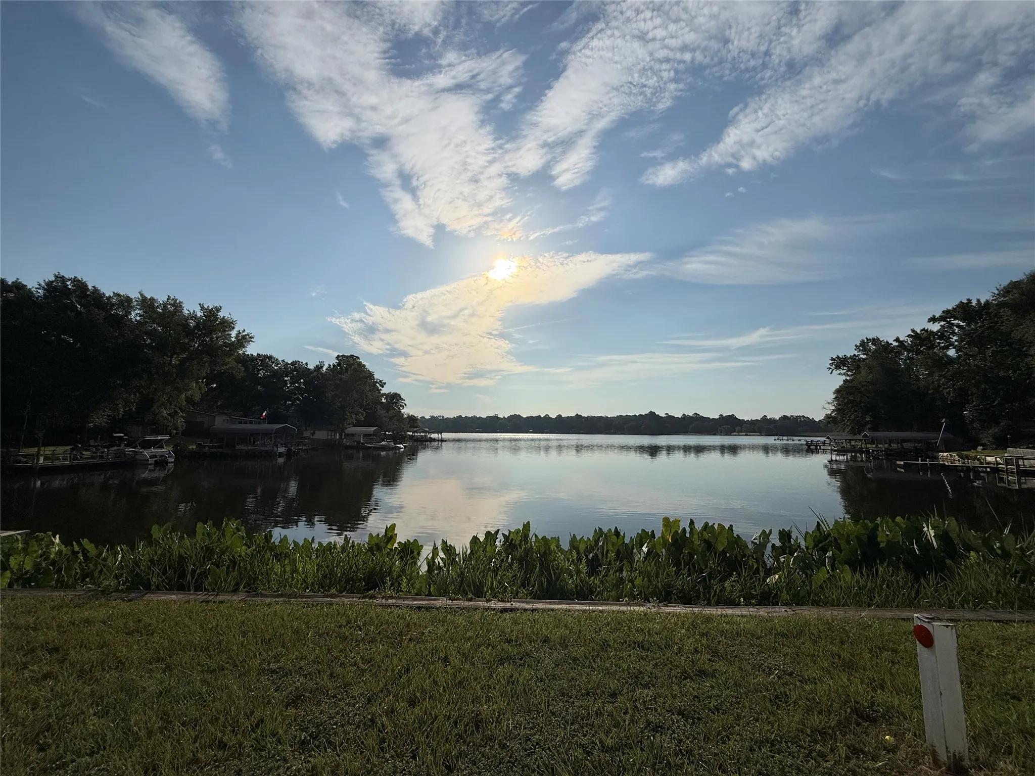 Single Family Residence For Sale in Van Zandt County , 124 W Cedar Lane, Murchison, Texas 75778, 1 Bedroom, 1 Bathroom, 2 Garage spaces, 1,056 Sqft, built in 1989, mls#21323995, Real Estate Agent in Murchison, Homes For Sale in Van Zandt county, Homes For Sale in Murchison, Realtor in Murchison Texas, Real Estate Brokerage Independent Realty Texas, Luminita Cordes Realtor