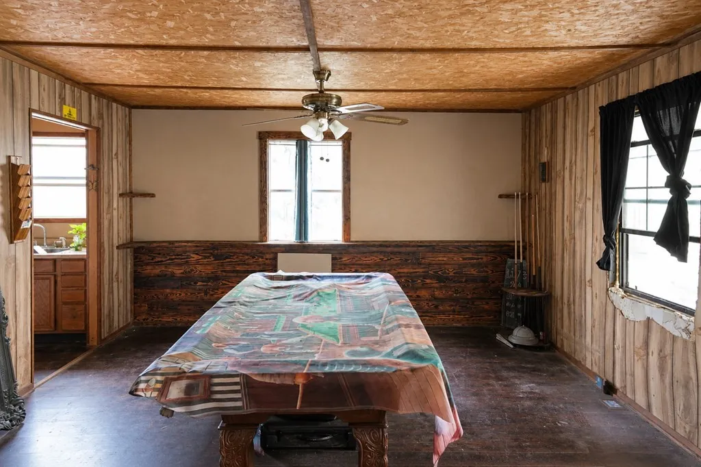 Single Family Residence For Sale in Van Zandt County , 124 W Cedar Lane, Murchison, Texas 75778, 1 Bedroom, 1 Bathroom, 2 Garage spaces, 1,056 Sqft, built in 1989, mls#21323995, Real Estate Agent in Murchison, Homes For Sale in Van Zandt county, Homes For Sale in Murchison, Realtor in Murchison Texas, Real Estate Brokerage Independent Realty Texas, Luminita Cordes Realtor