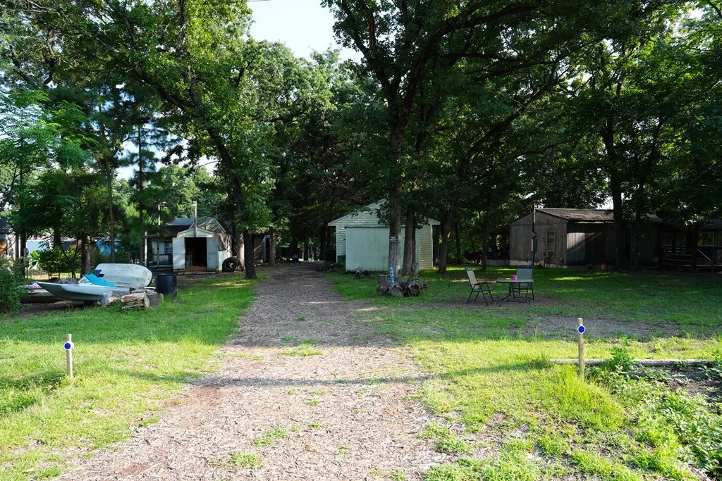 Single Family Residence For Sale in Van Zandt County , 124 W Cedar Lane, Murchison, Texas 75778, 1 Bedroom, 1 Bathroom, 2 Garage spaces, 1,056 Sqft, built in 1989, mls#21323995, Real Estate Agent in Murchison, Homes For Sale in Van Zandt county, Homes For Sale in Murchison, Realtor in Murchison Texas, Real Estate Brokerage Independent Realty Texas, Luminita Cordes Realtor
