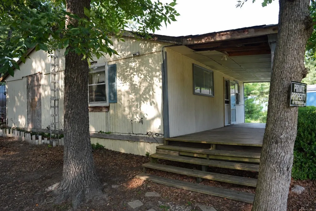 Single Family Residence For Sale in Van Zandt County , 124 W Cedar Lane, Murchison, Texas 75778, 1 Bedroom, 1 Bathroom, 2 Garage spaces, 1,056 Sqft, built in 1989, mls#21323995, Real Estate Agent in Murchison, Homes For Sale in Van Zandt county, Homes For Sale in Murchison, Realtor in Murchison Texas, Real Estate Brokerage Independent Realty Texas, Luminita Cordes Realtor