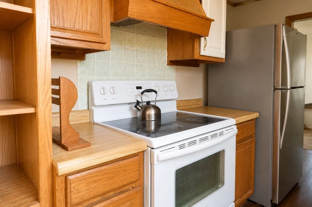 Single Family Residence For Sale in Van Zandt County , 124 W Cedar Lane, Murchison, Texas 75778, 1 Bedroom, 1 Bathroom, 2 Garage spaces, 1,056 Sqft, built in 1989, mls#21323995, Real Estate Agent in Murchison, Homes For Sale in Van Zandt county, Homes For Sale in Murchison, Realtor in Murchison Texas, Real Estate Brokerage Independent Realty Texas, Luminita Cordes Realtor