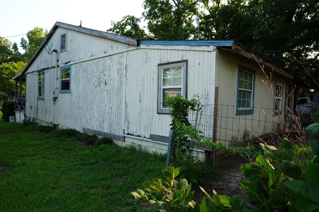 Single Family Residence For Sale in Van Zandt County , 124 W Cedar Lane, Murchison, Texas 75778, 1 Bedroom, 1 Bathroom, 2 Garage spaces, 1,056 Sqft, built in 1989, mls#21323995, Real Estate Agent in Murchison, Homes For Sale in Van Zandt county, Homes For Sale in Murchison, Realtor in Murchison Texas, Real Estate Brokerage Independent Realty Texas, Luminita Cordes Realtor