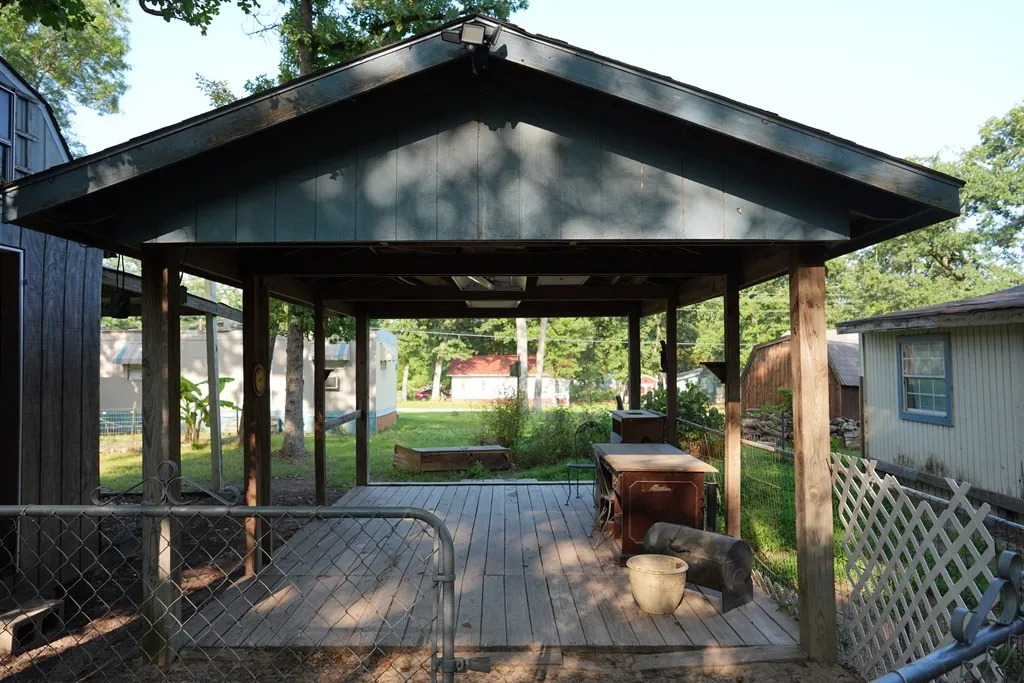 Single Family Residence For Sale in Van Zandt County , 124 W Cedar Lane, Murchison, Texas 75778, 1 Bedroom, 1 Bathroom, 2 Garage spaces, 1,056 Sqft, built in 1989, mls#21323995, Real Estate Agent in Murchison, Homes For Sale in Van Zandt county, Homes For Sale in Murchison, Realtor in Murchison Texas, Real Estate Brokerage Independent Realty Texas, Luminita Cordes Realtor