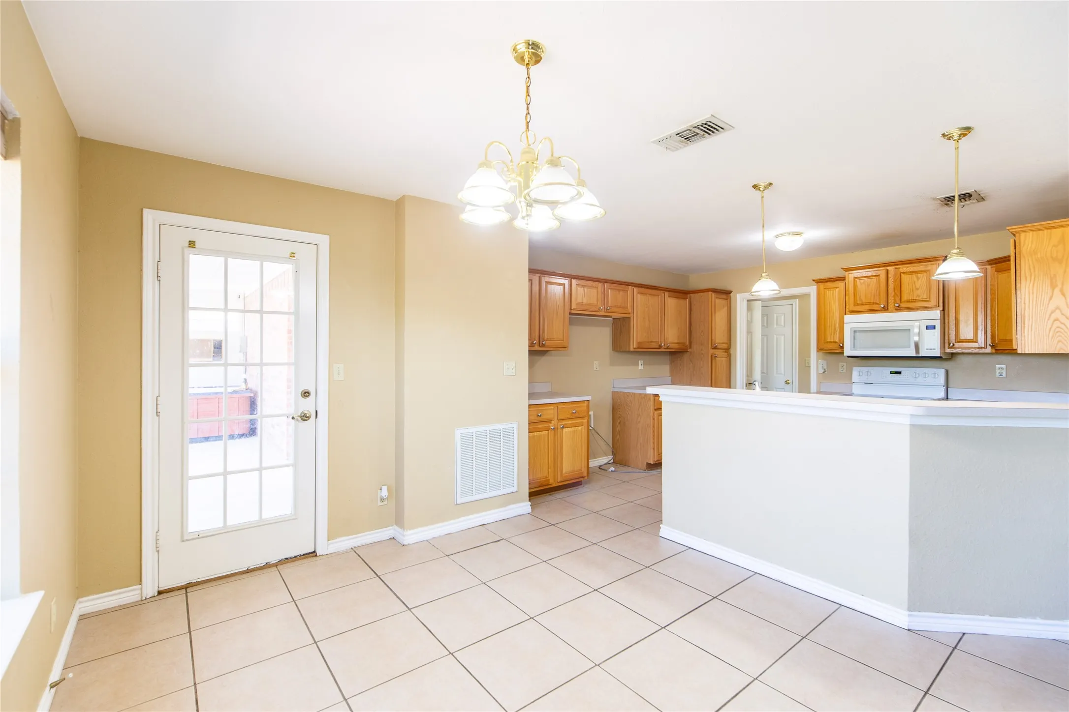 Single Family Residence For Rent in Collin County , 1528 Monte Carlo Boulevard, Princeton, Texas 75407, 3 Bedroom, 3 Bathroom, 2 Garage spaces, 1,660 Sqft, built in 2004, mls#21323996, Real Estate Agent in Princeton, Homes For Rent in Collin county, Homes For Rent in Princeton, Realtor in Princeton Texas, Real Estate Brokerage Independent Realty Texas, Luminita Cordes Realtor