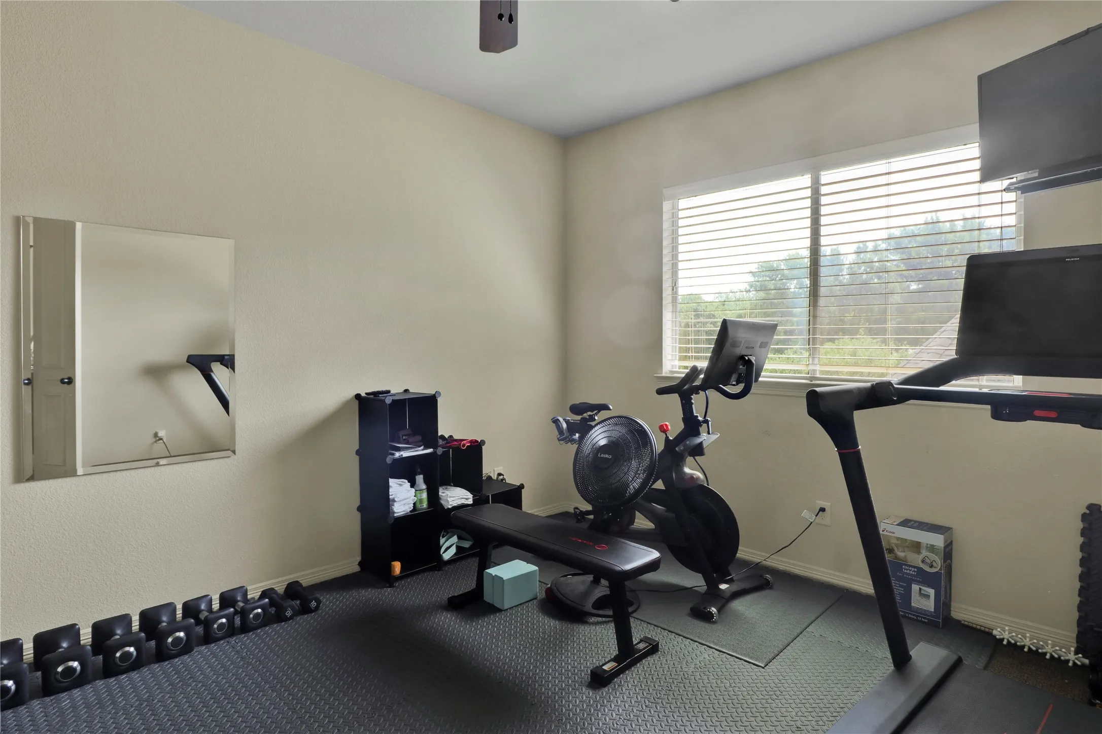 Single Family Residence For Sale in Tarrant County , 400 Vintage Court, Colleyville, Texas 76034, 5 Bedroom, 6 Bathroom, 3 Garage spaces, 5,386 Sqft, built in 2003, mls#21323824, Real Estate Agent in Colleyville, Homes For Sale in Tarrant county, Homes For Sale in Colleyville, Realtor in Colleyville Texas, Real Estate Brokerage Independent Realty Texas, Luminita Cordes Realtor