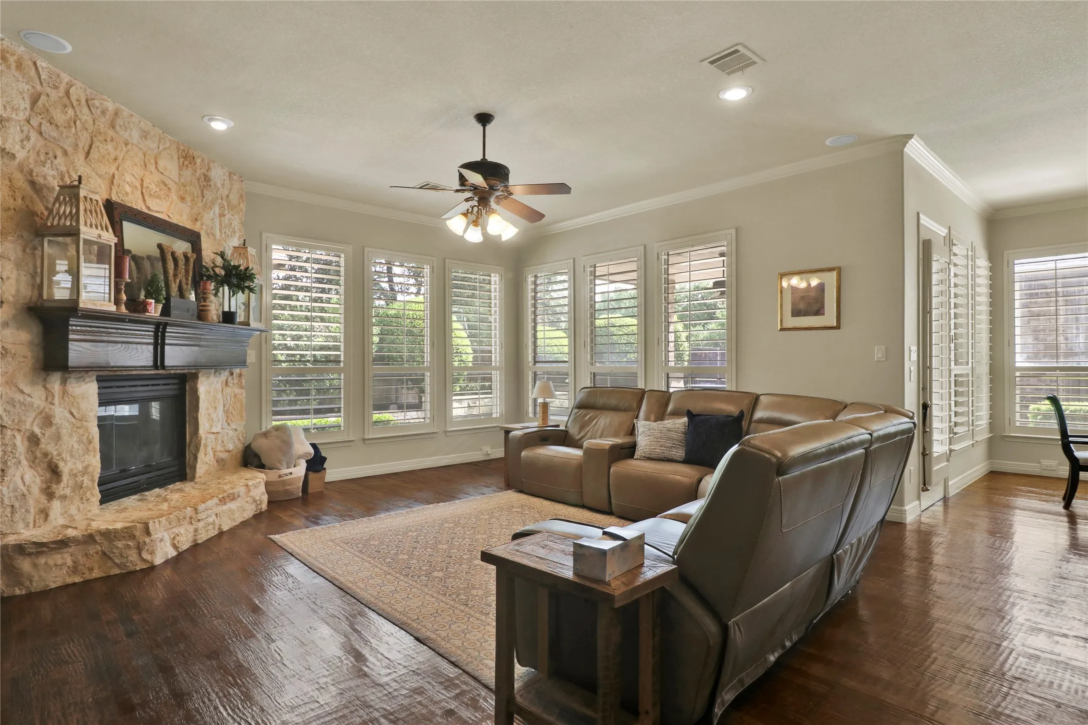 2 walls of windows to see the backyard and allow in natural light.
