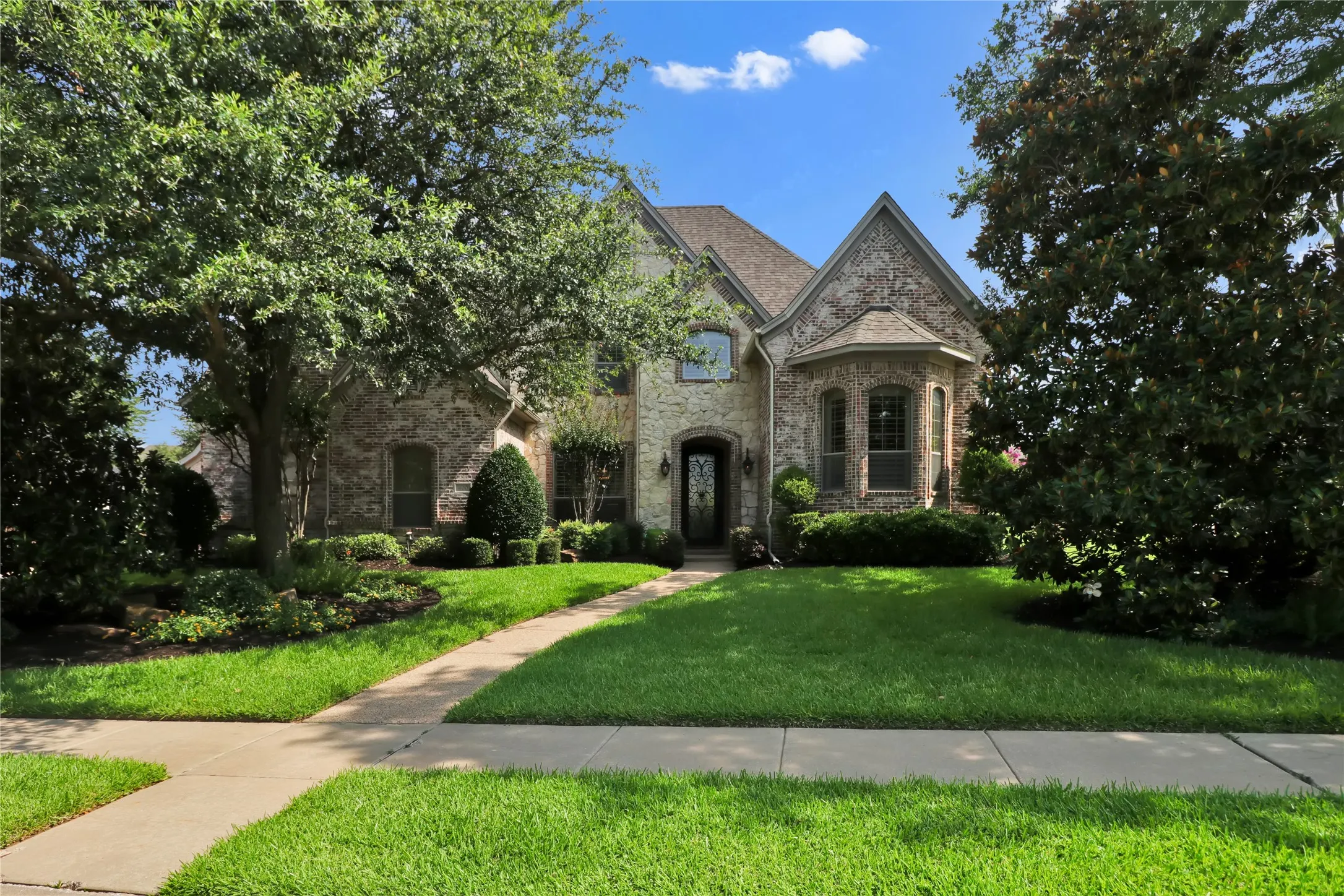 Single Family Residence For Sale in Tarrant County , 400 Vintage Court, Colleyville, Texas 76034, 5 Bedroom, 6 Bathroom, 3 Garage spaces, 5,386 Sqft, built in 2003, mls#21323824, Real Estate Agent in Colleyville, Homes For Sale in Tarrant county, Homes For Sale in Colleyville, Realtor in Colleyville Texas, Real Estate Brokerage Independent Realty Texas, Luminita Cordes Realtor