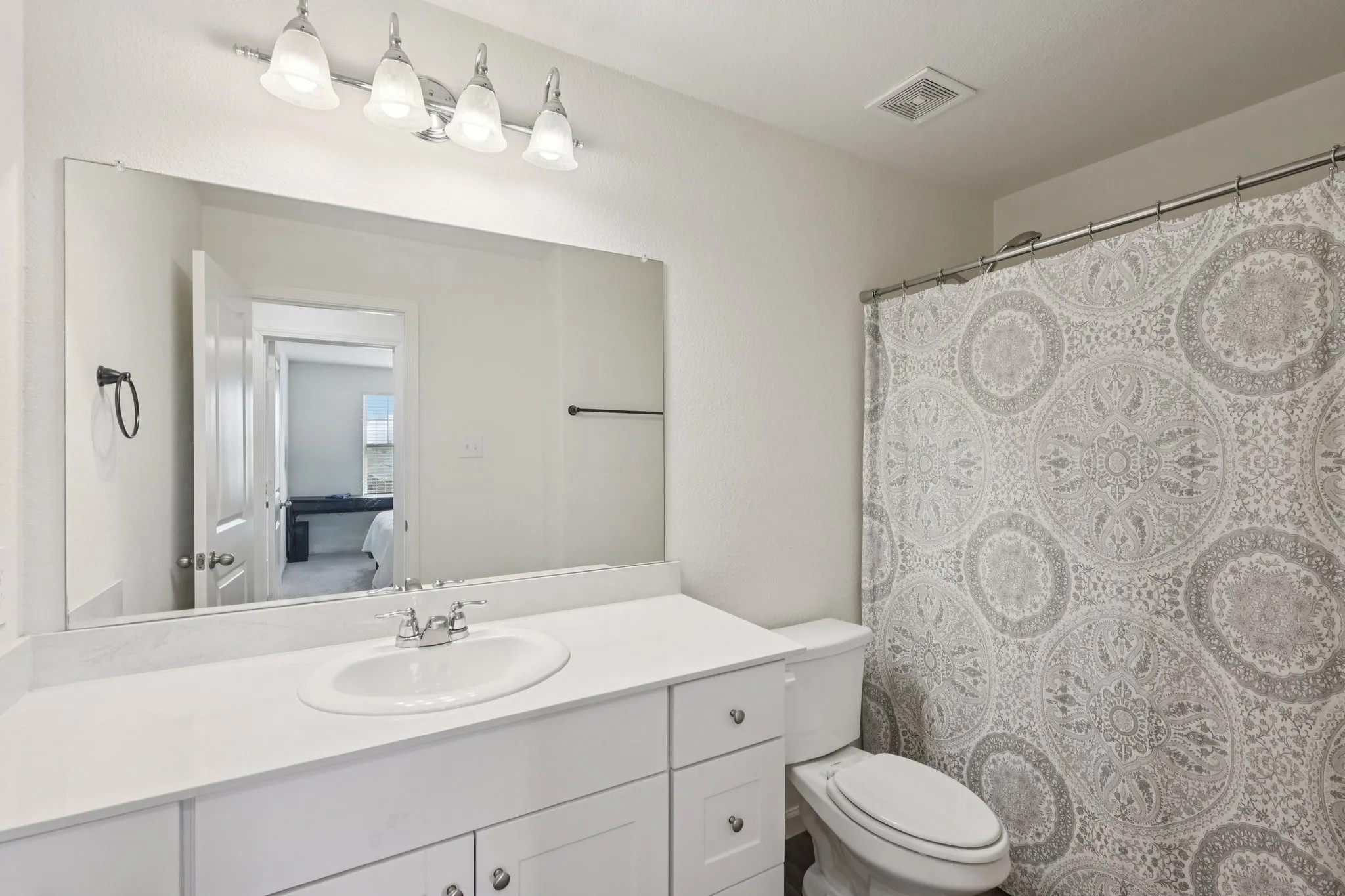 Single Family Residence For Rent in Collin County , 770 Yorkshire Drive, Lavon, Texas 75166, 4 Bedroom, 3 Bathroom, 2 Garage spaces, 2,542 Sqft, built in 2022, mls#21323635, Real Estate Agent in Lavon, Homes For Rent in Collin county, Homes For Rent in Lavon, Realtor in Lavon Texas, Real Estate Brokerage Independent Realty Texas, Luminita Cordes Realtor