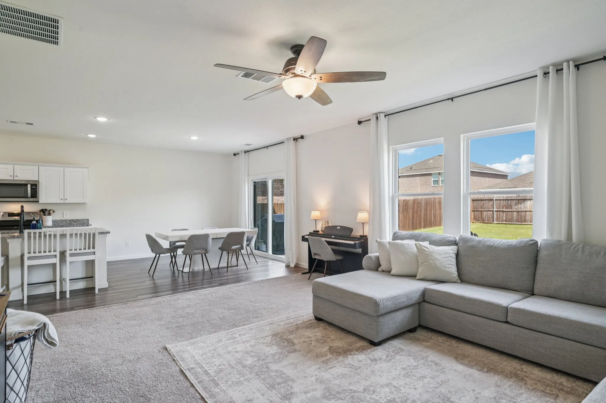 Single Family Residence For Rent in Collin County , 770 Yorkshire Drive, Lavon, Texas 75166, 4 Bedroom, 3 Bathroom, 2 Garage spaces, 2,542 Sqft, built in 2022, mls#21323635, Real Estate Agent in Lavon, Homes For Rent in Collin county, Homes For Rent in Lavon, Realtor in Lavon Texas, Real Estate Brokerage Independent Realty Texas, Luminita Cordes Realtor