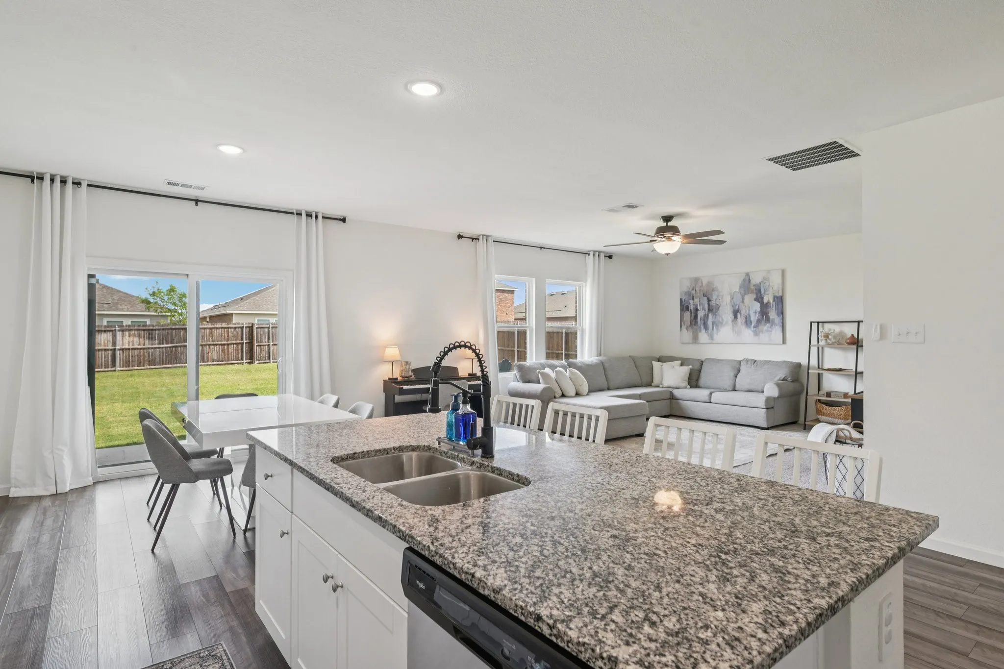 Single Family Residence For Rent in Collin County , 770 Yorkshire Drive, Lavon, Texas 75166, 4 Bedroom, 3 Bathroom, 2 Garage spaces, 2,542 Sqft, built in 2022, mls#21323635, Real Estate Agent in Lavon, Homes For Rent in Collin county, Homes For Rent in Lavon, Realtor in Lavon Texas, Real Estate Brokerage Independent Realty Texas, Luminita Cordes Realtor