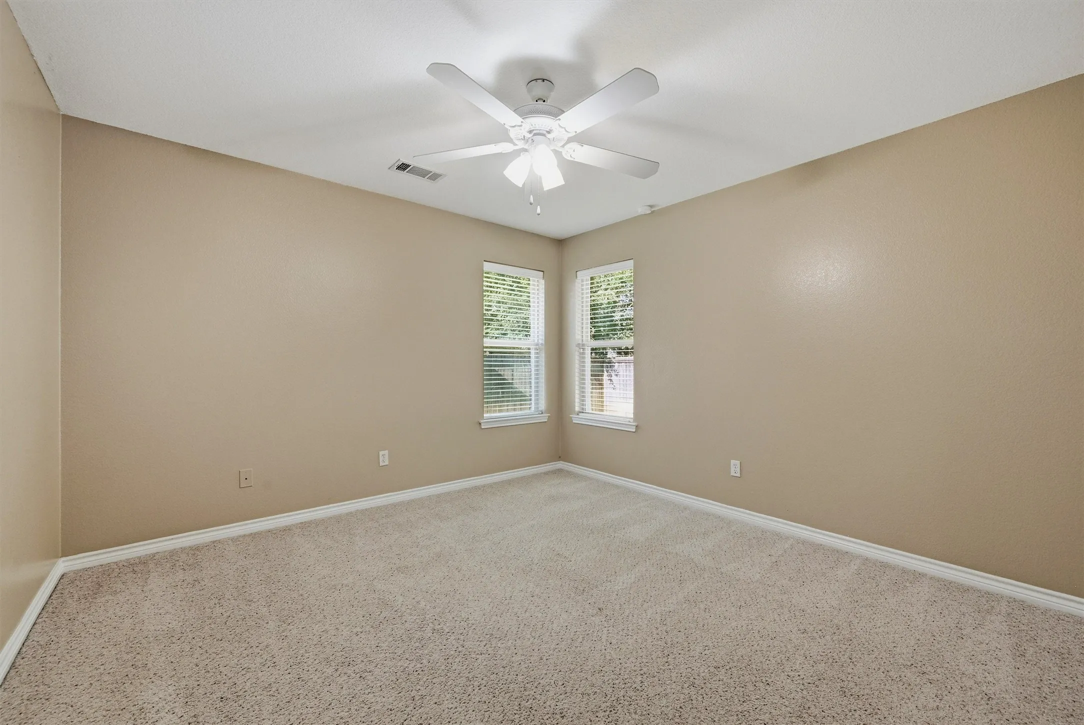 Single Family Residence For Sale in Grayson County , 2704 Rex Cruse Drive, Sherman, Texas 75092, 3 Bedroom, 2 Bathroom, 2 Garage spaces, 1,622 Sqft, built in 2008, mls#21317320, Real Estate Agent in Sherman, Homes For Sale in Grayson county, Homes For Sale in Sherman, Realtor in Sherman Texas, Real Estate Brokerage Independent Realty Texas, Luminita Cordes Realtor
