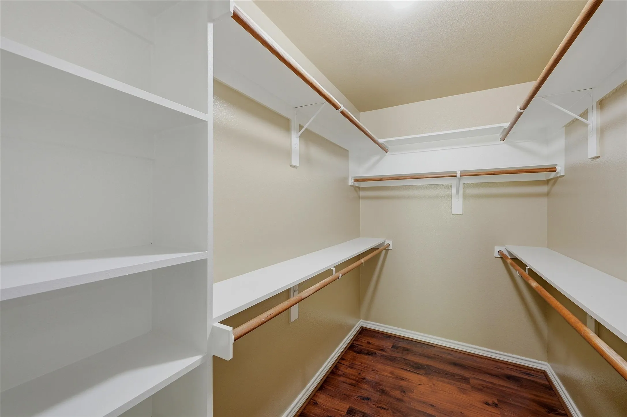 Single Family Residence For Sale in Grayson County , 2704 Rex Cruse Drive, Sherman, Texas 75092, 3 Bedroom, 2 Bathroom, 2 Garage spaces, 1,622 Sqft, built in 2008, mls#21317320, Real Estate Agent in Sherman, Homes For Sale in Grayson county, Homes For Sale in Sherman, Realtor in Sherman Texas, Real Estate Brokerage Independent Realty Texas, Luminita Cordes Realtor