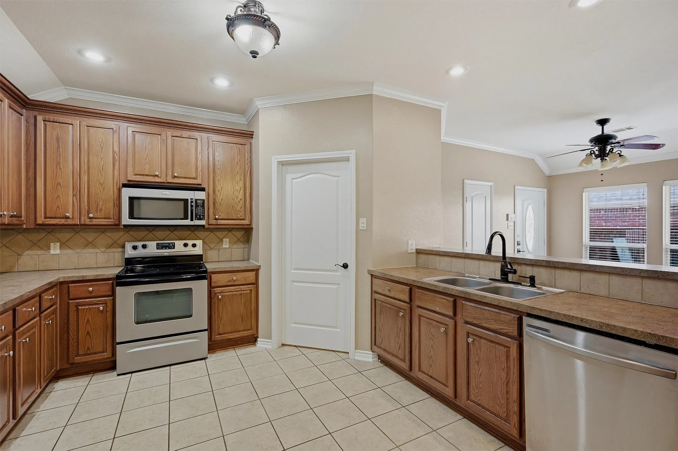 Single Family Residence For Sale in Grayson County , 2704 Rex Cruse Drive, Sherman, Texas 75092, 3 Bedroom, 2 Bathroom, 2 Garage spaces, 1,622 Sqft, built in 2008, mls#21317320, Real Estate Agent in Sherman, Homes For Sale in Grayson county, Homes For Sale in Sherman, Realtor in Sherman Texas, Real Estate Brokerage Independent Realty Texas, Luminita Cordes Realtor