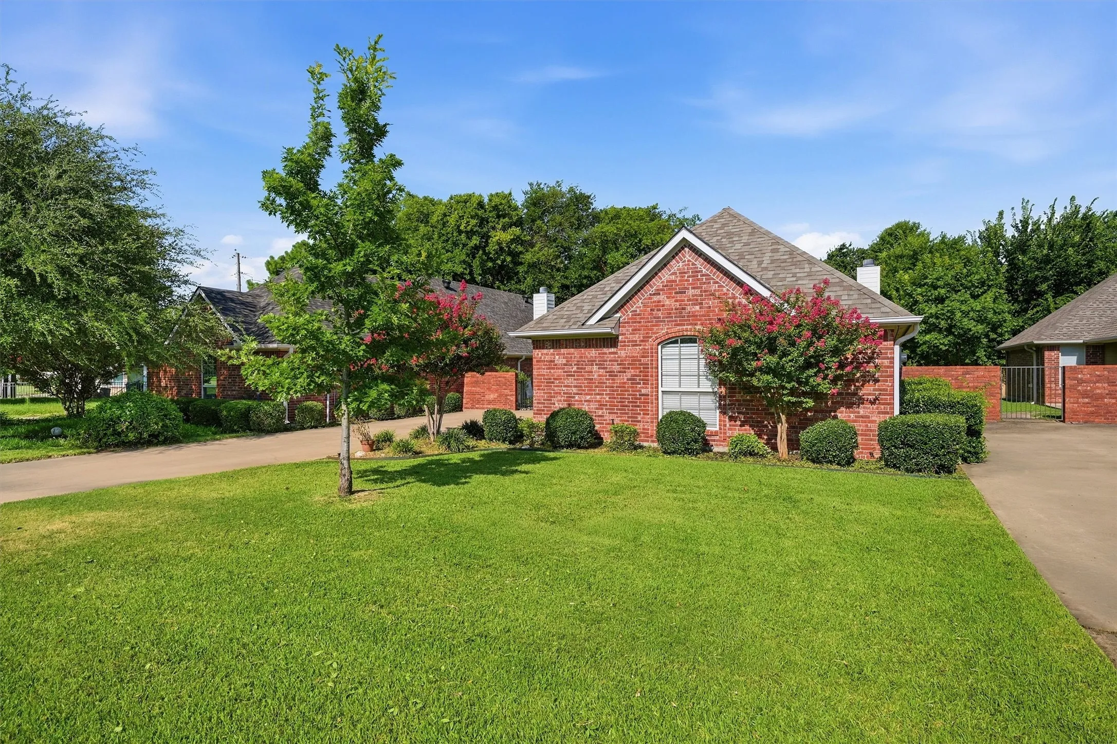 Single Family Residence For Sale in Grayson County , 2704 Rex Cruse Drive, Sherman, Texas 75092, 3 Bedroom, 2 Bathroom, 2 Garage spaces, 1,622 Sqft, built in 2008, mls#21317320, Real Estate Agent in Sherman, Homes For Sale in Grayson county, Homes For Sale in Sherman, Realtor in Sherman Texas, Real Estate Brokerage Independent Realty Texas, Luminita Cordes Realtor