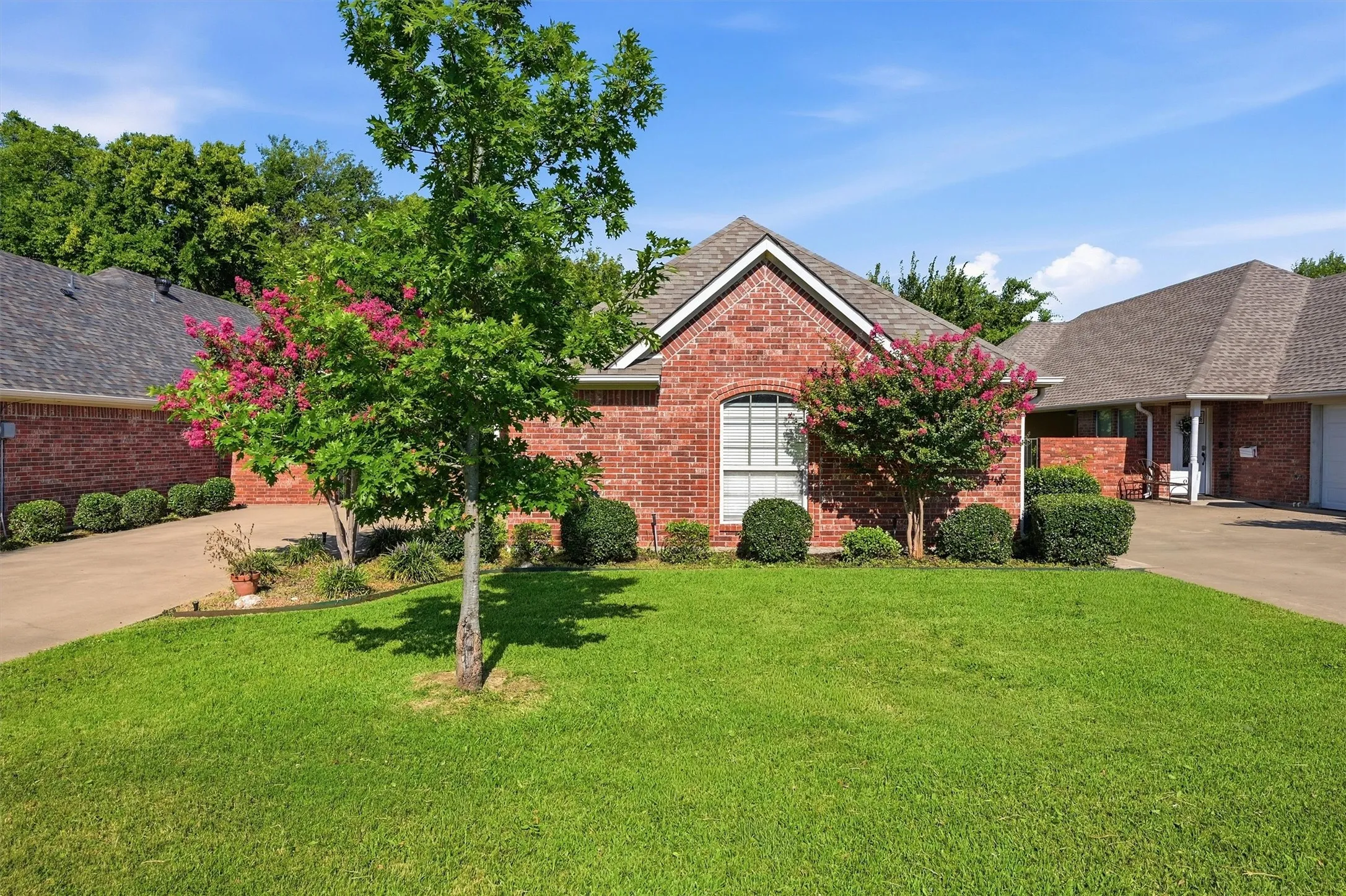 Single Family Residence For Sale in Grayson County , 2704 Rex Cruse Drive, Sherman, Texas 75092, 3 Bedroom, 2 Bathroom, 2 Garage spaces, 1,622 Sqft, built in 2008, mls#21317320, Real Estate Agent in Sherman, Homes For Sale in Grayson county, Homes For Sale in Sherman, Realtor in Sherman Texas, Real Estate Brokerage Independent Realty Texas, Luminita Cordes Realtor