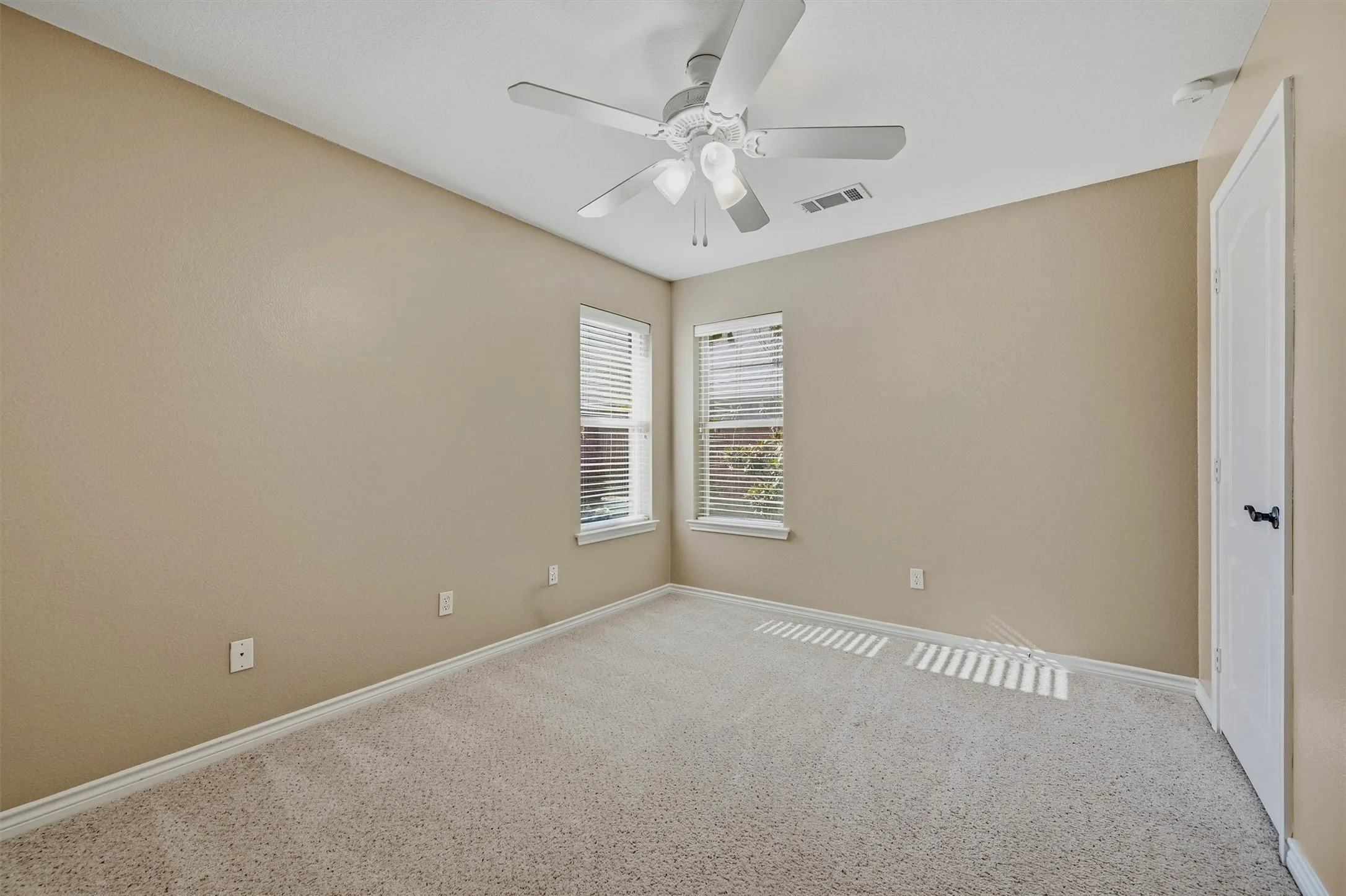 Single Family Residence For Sale in Grayson County , 2704 Rex Cruse Drive, Sherman, Texas 75092, 3 Bedroom, 2 Bathroom, 2 Garage spaces, 1,622 Sqft, built in 2008, mls#21317320, Real Estate Agent in Sherman, Homes For Sale in Grayson county, Homes For Sale in Sherman, Realtor in Sherman Texas, Real Estate Brokerage Independent Realty Texas, Luminita Cordes Realtor