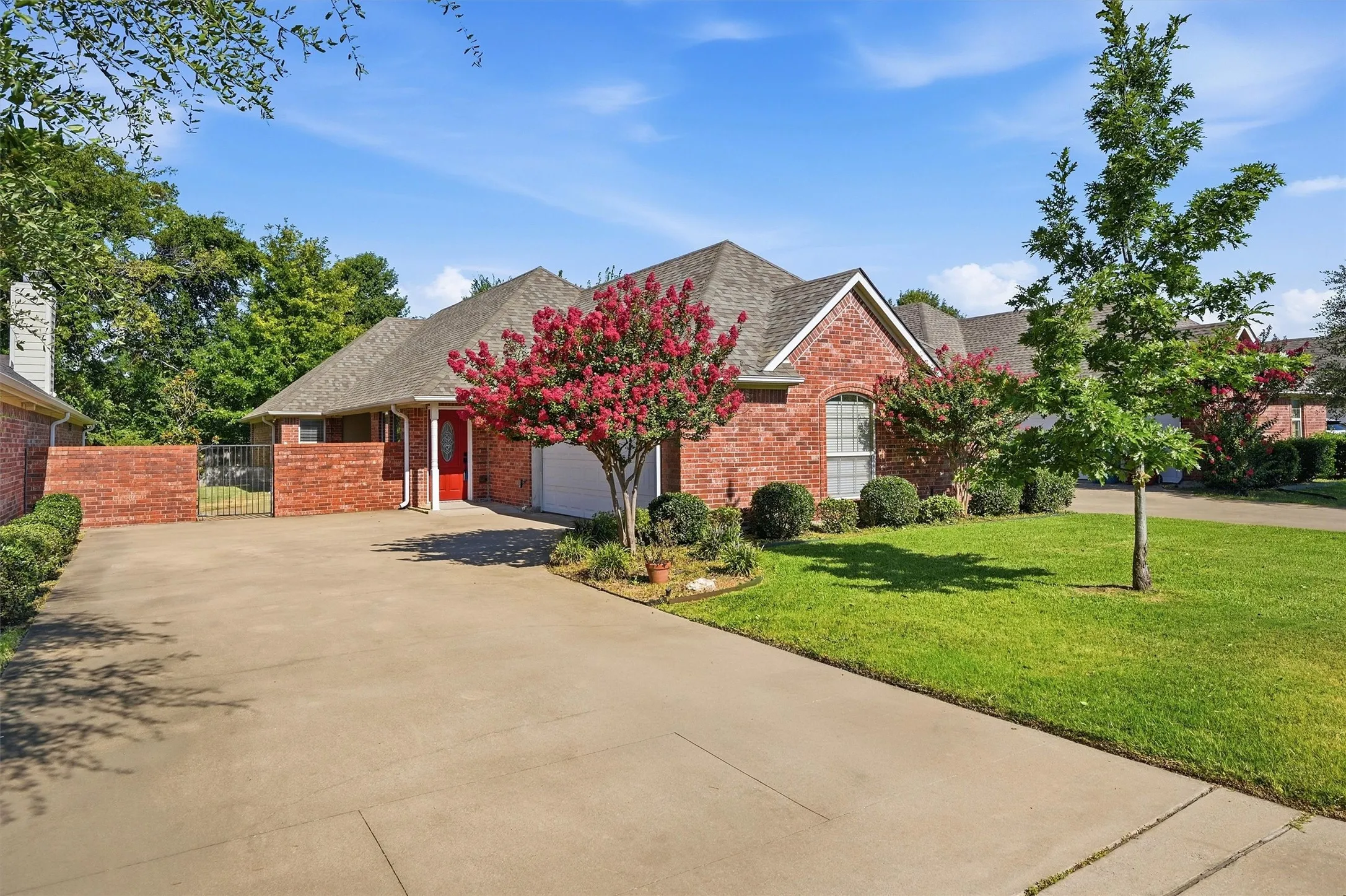 Single Family Residence For Sale in Grayson County , 2704 Rex Cruse Drive, Sherman, Texas 75092, 3 Bedroom, 2 Bathroom, 2 Garage spaces, 1,622 Sqft, built in 2008, mls#21317320, Real Estate Agent in Sherman, Homes For Sale in Grayson county, Homes For Sale in Sherman, Realtor in Sherman Texas, Real Estate Brokerage Independent Realty Texas, Luminita Cordes Realtor