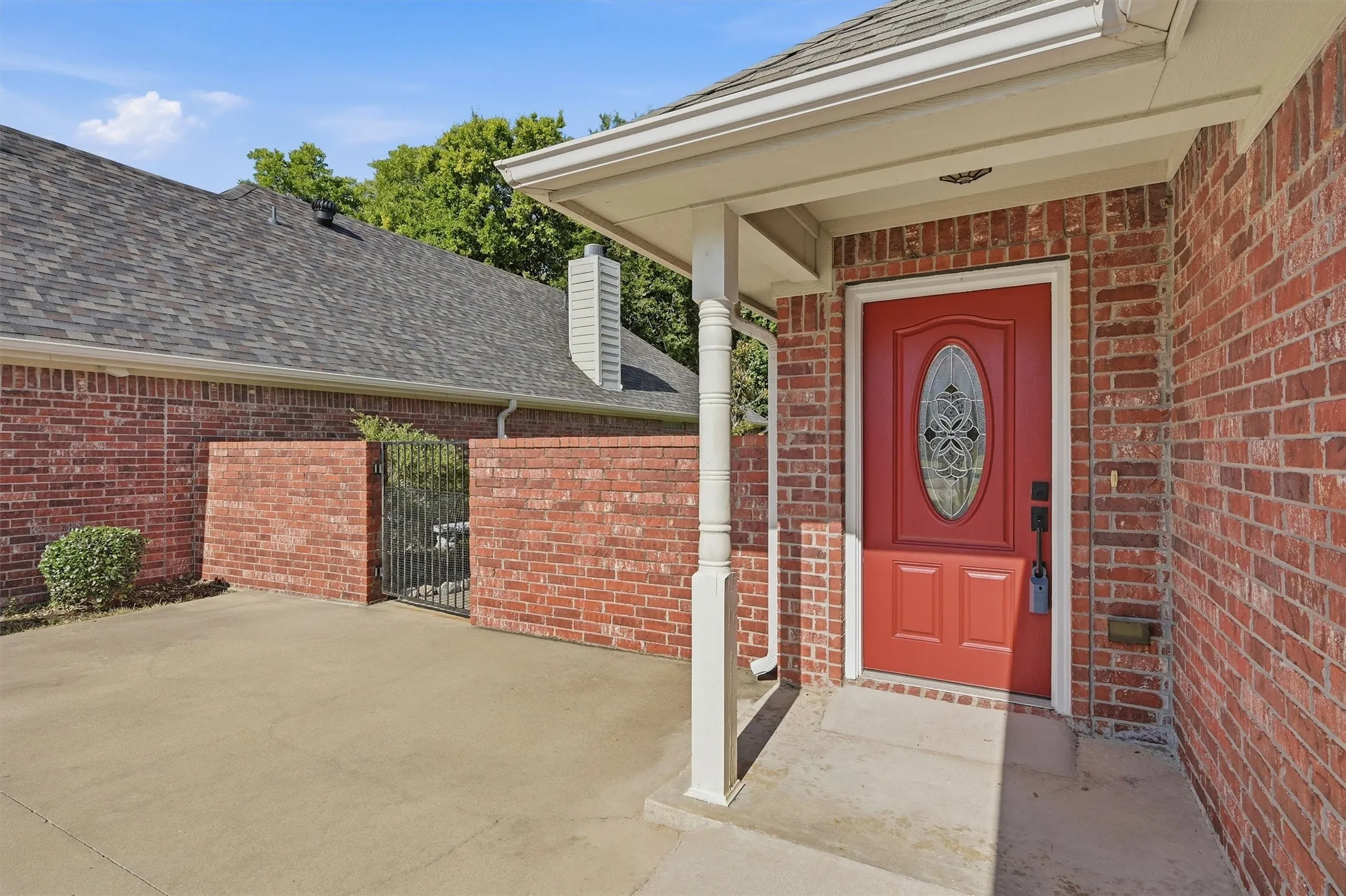 Single Family Residence For Sale in Grayson County , 2704 Rex Cruse Drive, Sherman, Texas 75092, 3 Bedroom, 2 Bathroom, 2 Garage spaces, 1,622 Sqft, built in 2008, mls#21317320, Real Estate Agent in Sherman, Homes For Sale in Grayson county, Homes For Sale in Sherman, Realtor in Sherman Texas, Real Estate Brokerage Independent Realty Texas, Luminita Cordes Realtor
