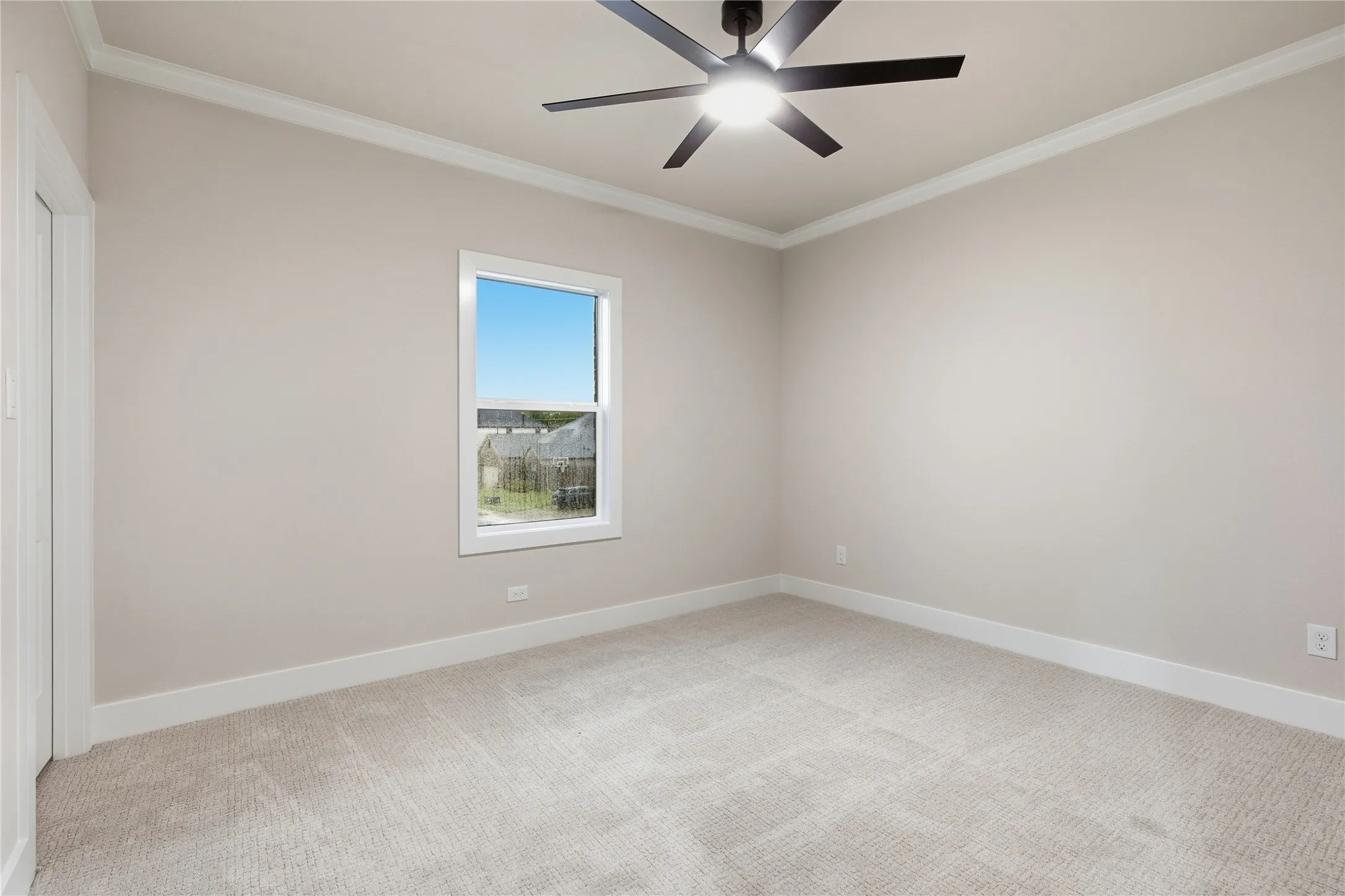Neutral-toned walls with crown molding and carpeted flooring