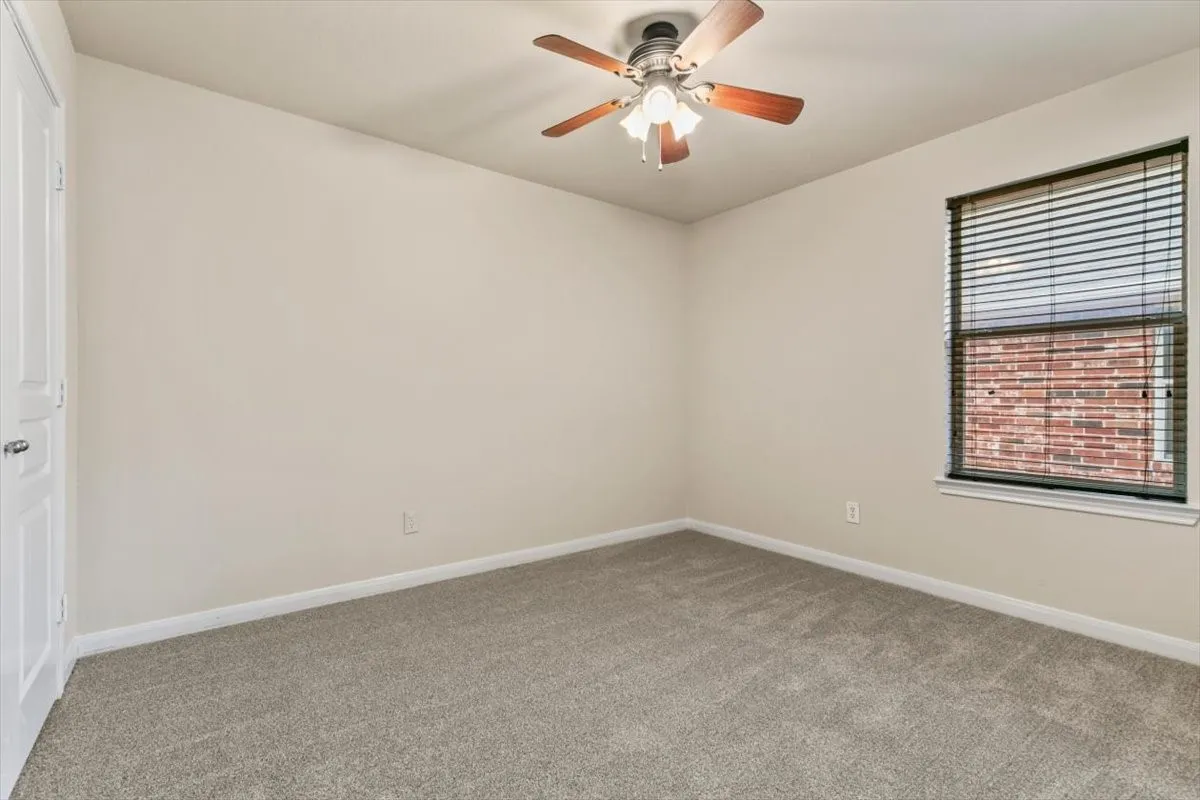 Single Family Residence For Rent in Denton County , 2733 Sunlight Drive, Little Elm, Texas 75068, 3 Bedroom, 2 Bathroom, 2 Garage spaces, 1,544 Sqft, built in 2004, mls#21324038, Real Estate Agent in Little Elm, Homes For Rent in Denton county, Homes For Rent in Little Elm, Realtor in Little Elm Texas, Real Estate Brokerage Independent Realty Texas, Luminita Cordes Realtor