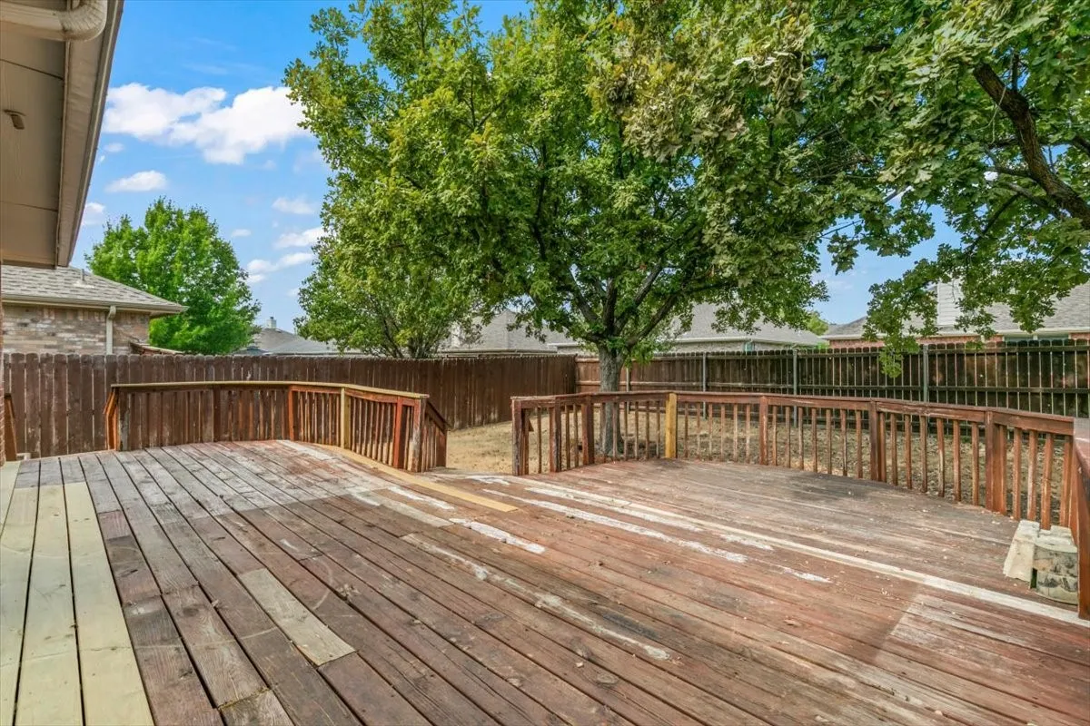 Single Family Residence For Rent in Denton County , 2733 Sunlight Drive, Little Elm, Texas 75068, 3 Bedroom, 2 Bathroom, 2 Garage spaces, 1,544 Sqft, built in 2004, mls#21324038, Real Estate Agent in Little Elm, Homes For Rent in Denton county, Homes For Rent in Little Elm, Realtor in Little Elm Texas, Real Estate Brokerage Independent Realty Texas, Luminita Cordes Realtor