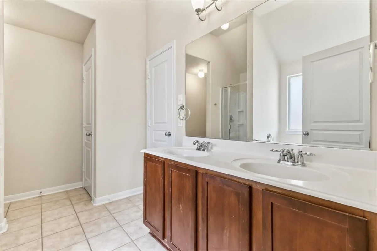 Single Family Residence For Rent in Denton County , 2733 Sunlight Drive, Little Elm, Texas 75068, 3 Bedroom, 2 Bathroom, 2 Garage spaces, 1,544 Sqft, built in 2004, mls#21324038, Real Estate Agent in Little Elm, Homes For Rent in Denton county, Homes For Rent in Little Elm, Realtor in Little Elm Texas, Real Estate Brokerage Independent Realty Texas, Luminita Cordes Realtor