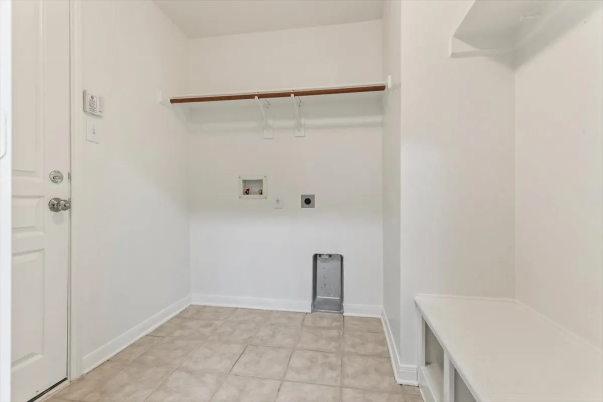 Single Family Residence For Rent in Denton County , 2733 Sunlight Drive, Little Elm, Texas 75068, 3 Bedroom, 2 Bathroom, 2 Garage spaces, 1,544 Sqft, built in 2004, mls#21324038, Real Estate Agent in Little Elm, Homes For Rent in Denton county, Homes For Rent in Little Elm, Realtor in Little Elm Texas, Real Estate Brokerage Independent Realty Texas, Luminita Cordes Realtor