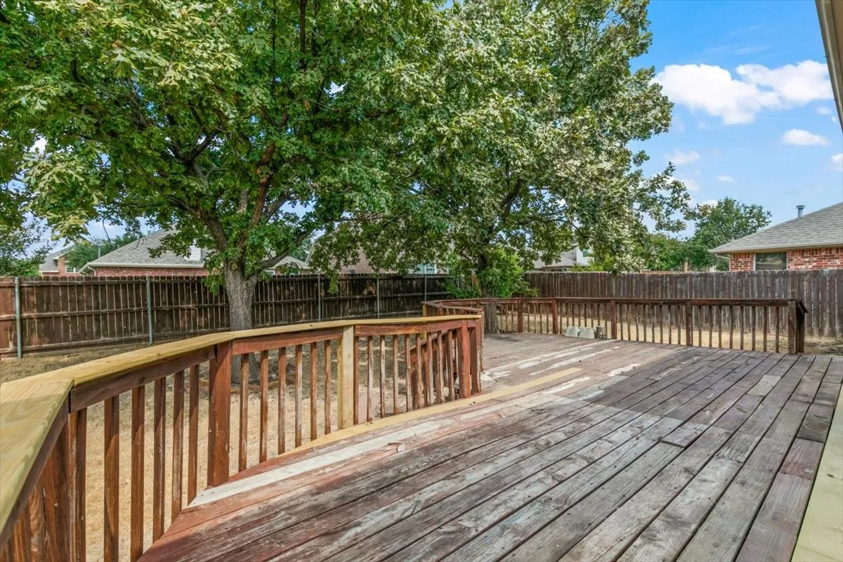 Single Family Residence For Rent in Denton County , 2733 Sunlight Drive, Little Elm, Texas 75068, 3 Bedroom, 2 Bathroom, 2 Garage spaces, 1,544 Sqft, built in 2004, mls#21324038, Real Estate Agent in Little Elm, Homes For Rent in Denton county, Homes For Rent in Little Elm, Realtor in Little Elm Texas, Real Estate Brokerage Independent Realty Texas, Luminita Cordes Realtor