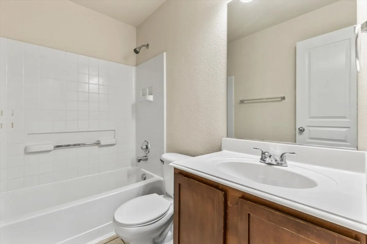 Single Family Residence For Rent in Denton County , 2733 Sunlight Drive, Little Elm, Texas 75068, 3 Bedroom, 2 Bathroom, 2 Garage spaces, 1,544 Sqft, built in 2004, mls#21324038, Real Estate Agent in Little Elm, Homes For Rent in Denton county, Homes For Rent in Little Elm, Realtor in Little Elm Texas, Real Estate Brokerage Independent Realty Texas, Luminita Cordes Realtor