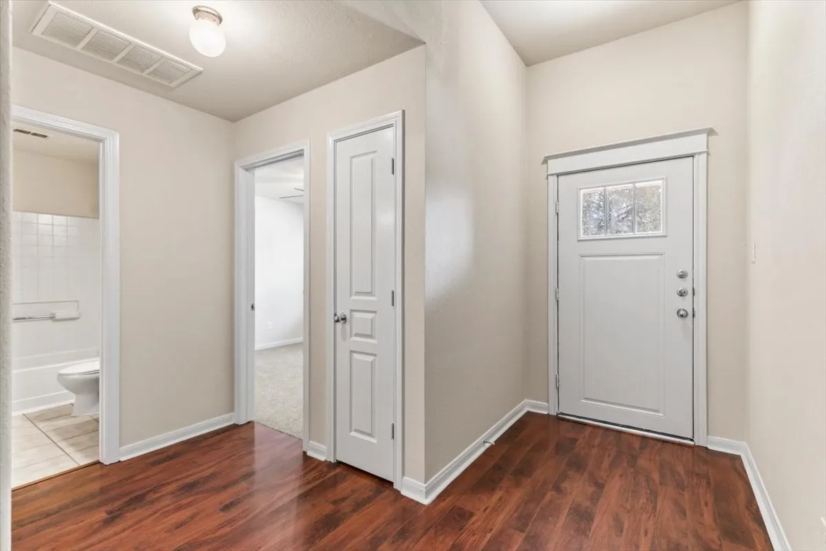 Single Family Residence For Rent in Denton County , 2733 Sunlight Drive, Little Elm, Texas 75068, 3 Bedroom, 2 Bathroom, 2 Garage spaces, 1,544 Sqft, built in 2004, mls#21324038, Real Estate Agent in Little Elm, Homes For Rent in Denton county, Homes For Rent in Little Elm, Realtor in Little Elm Texas, Real Estate Brokerage Independent Realty Texas, Luminita Cordes Realtor